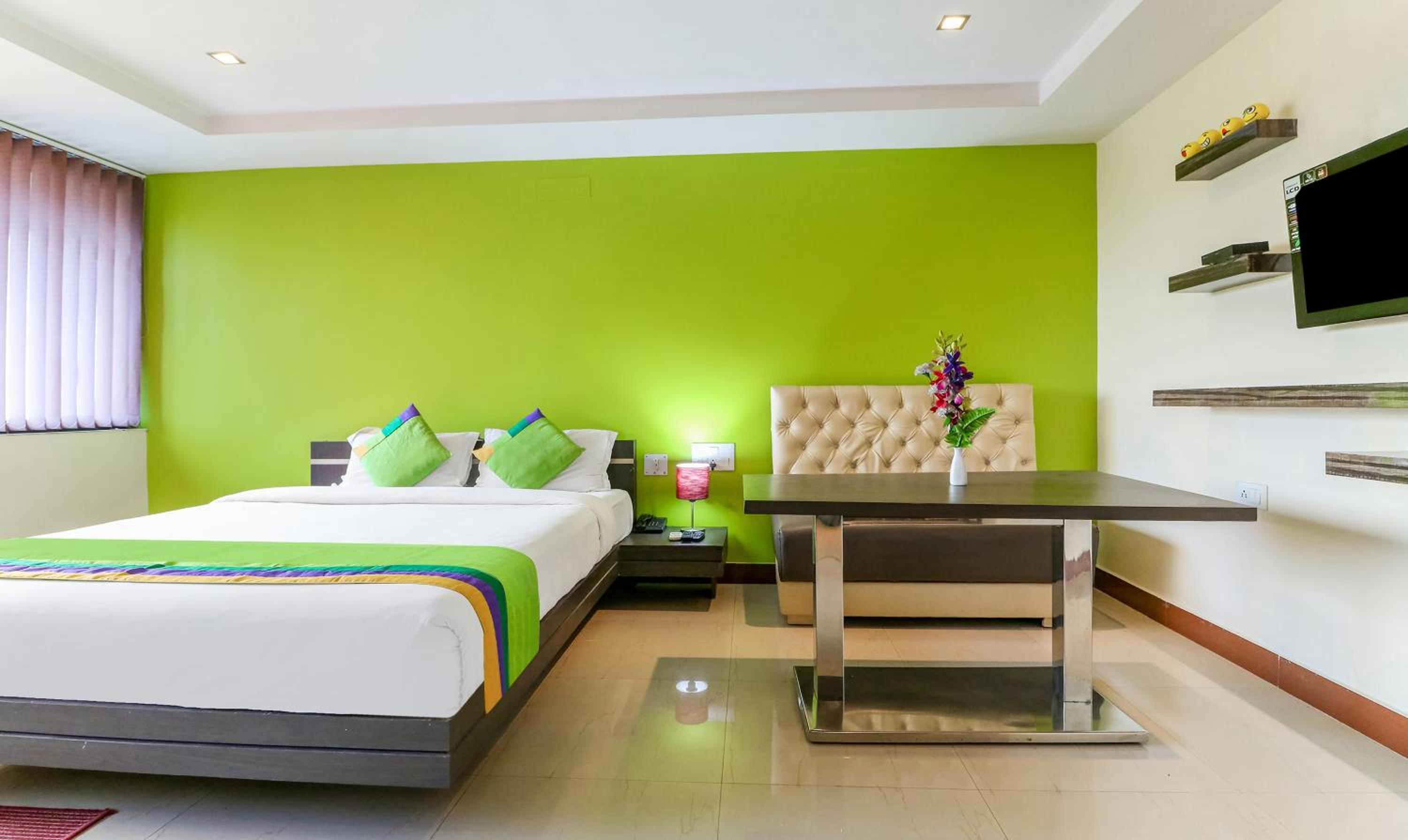 [Sanitized] Deluxe Double Room - Photo 10
