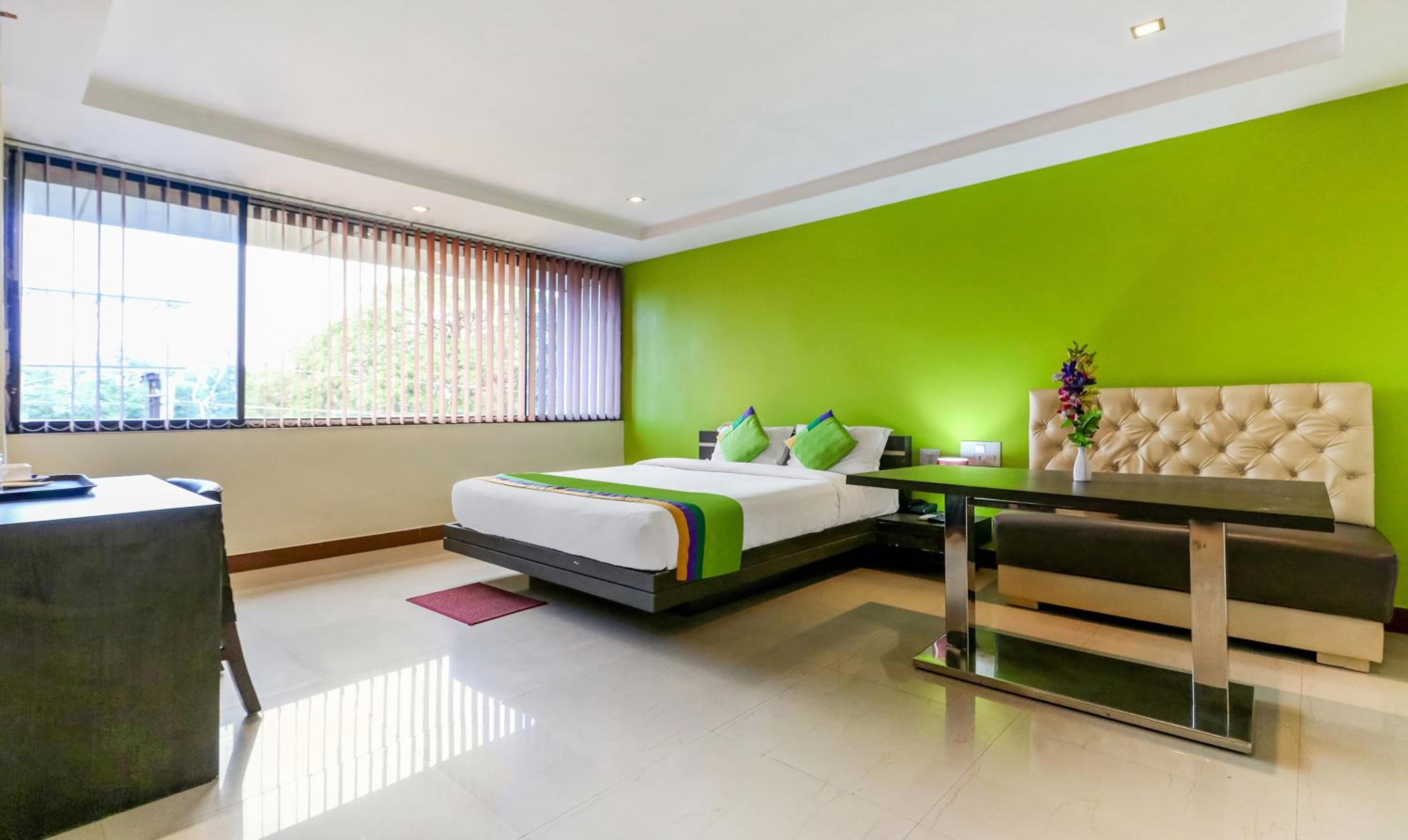 [Sanitized] Deluxe Double Room - Photo 1