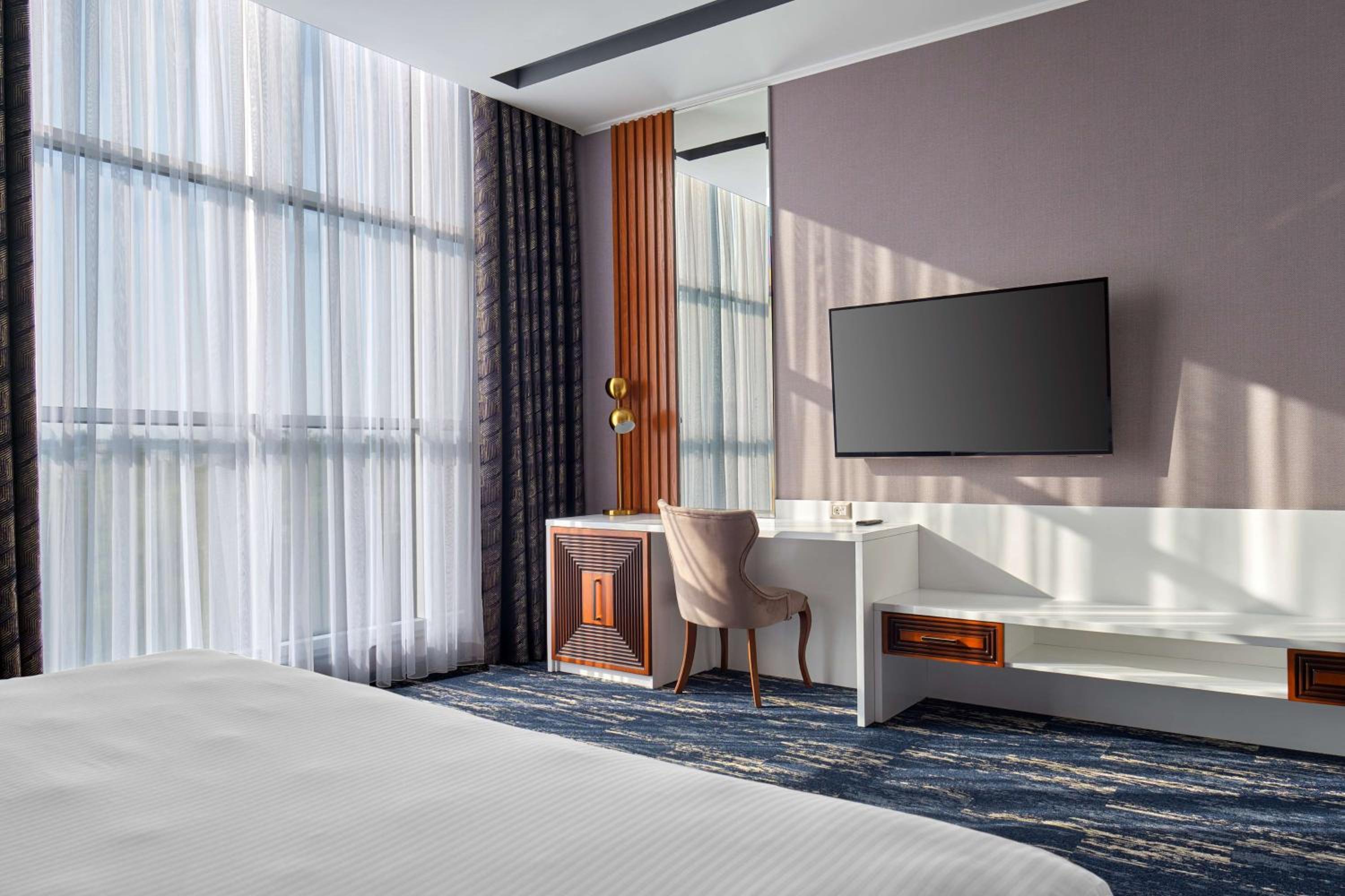 Suite with Whirlpool - Photo 4