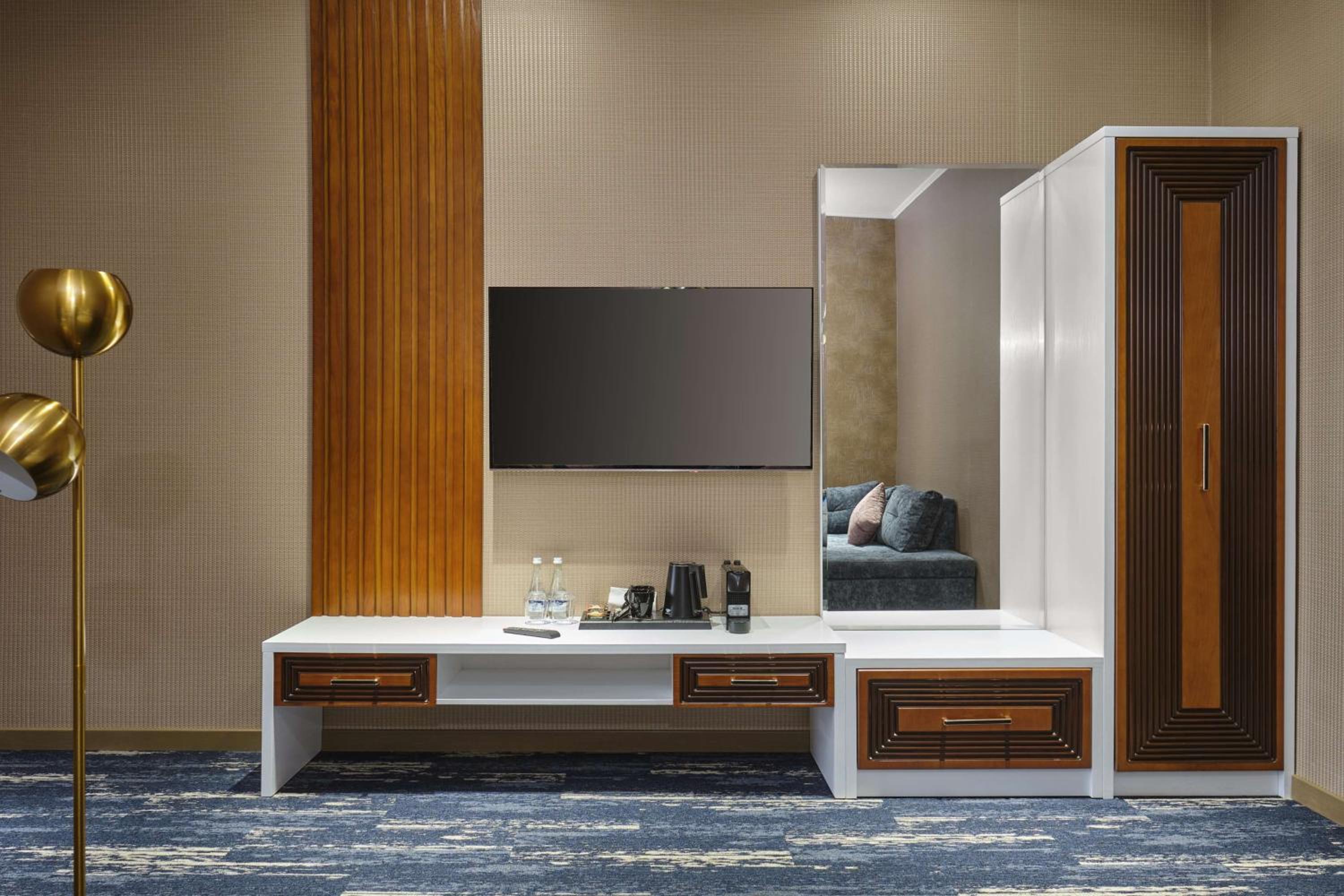 Suite with Whirlpool - Photo 5