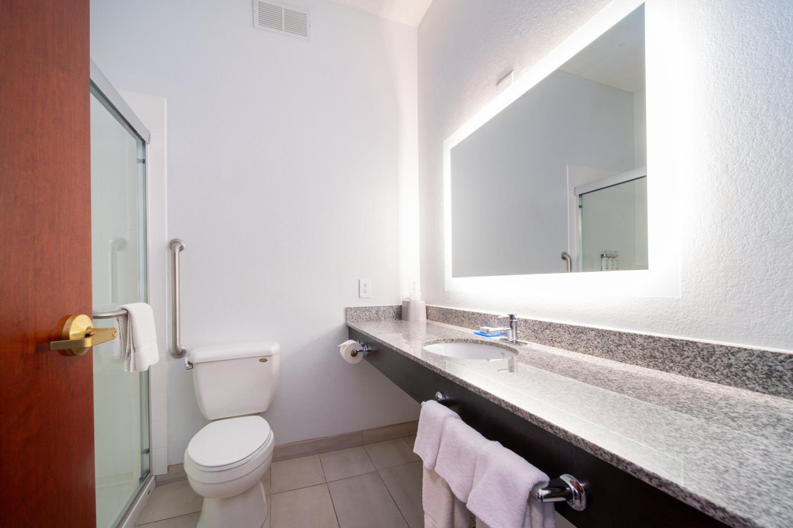 Standard Suite - Photo 2