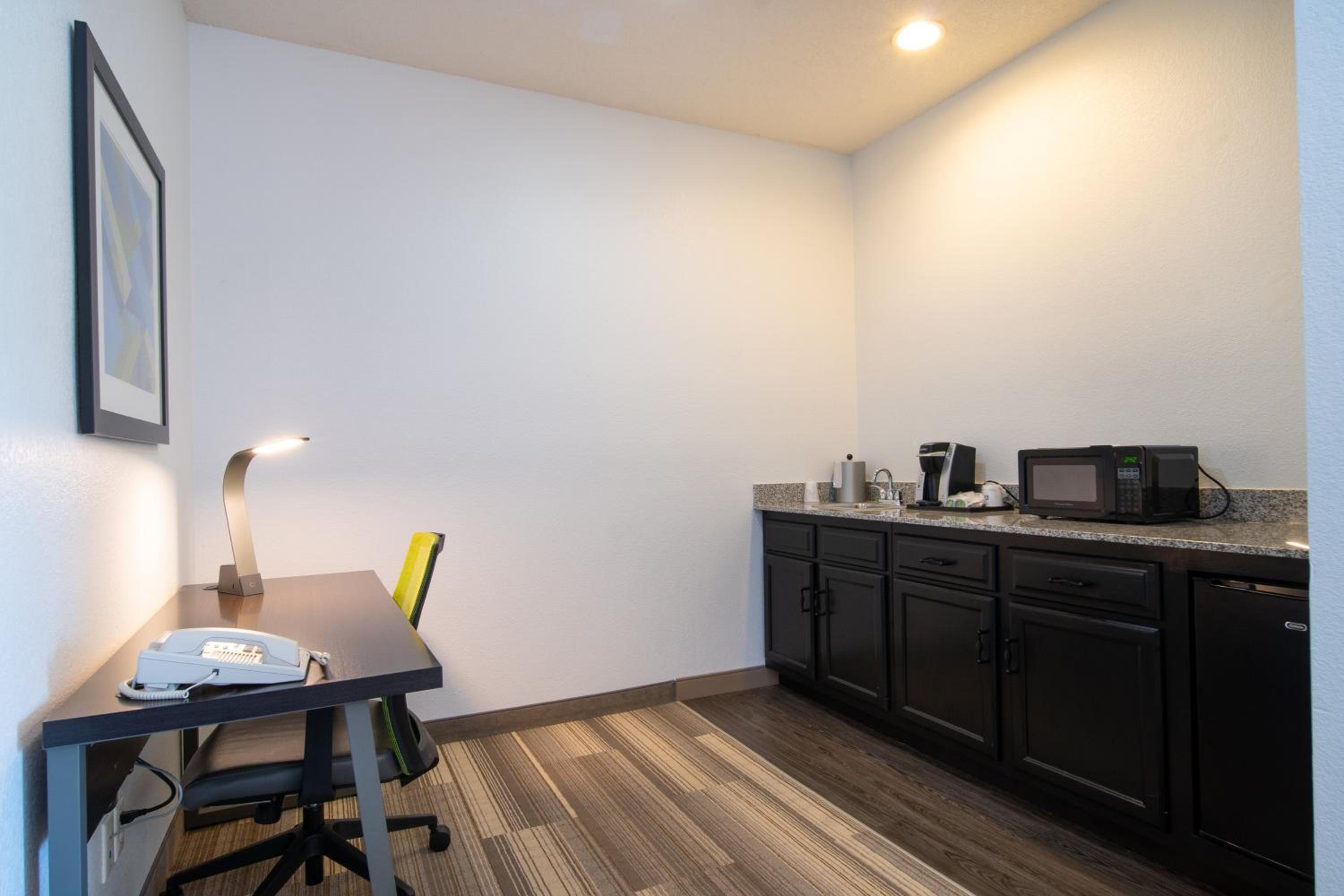 Standard Suite - Photo 3