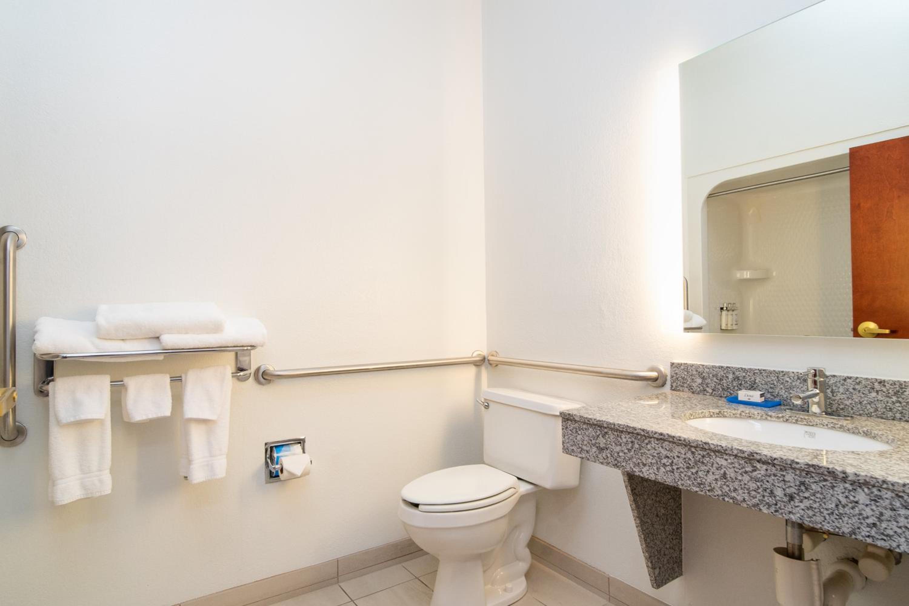 Standard King Room with Mobility Accessible Tub photo 2