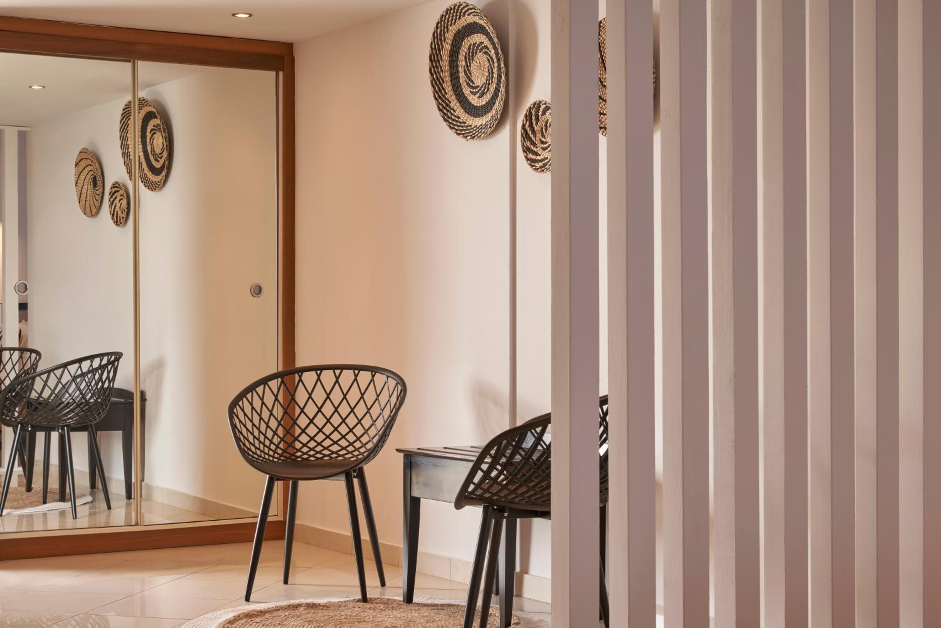 Junior Suite with Sea and Poros Town View - Photo 11