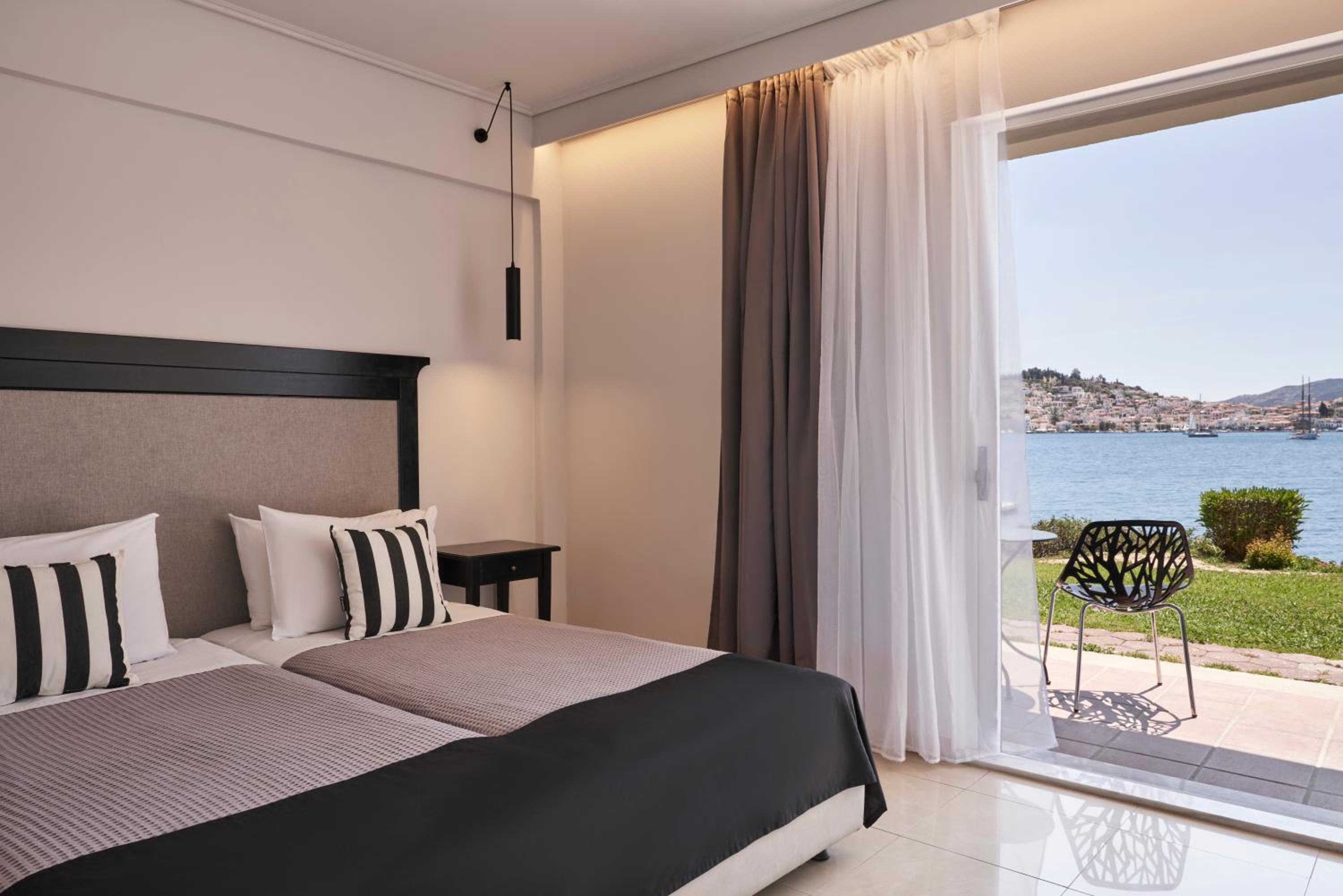 Double Room with Sea View - Photo 10