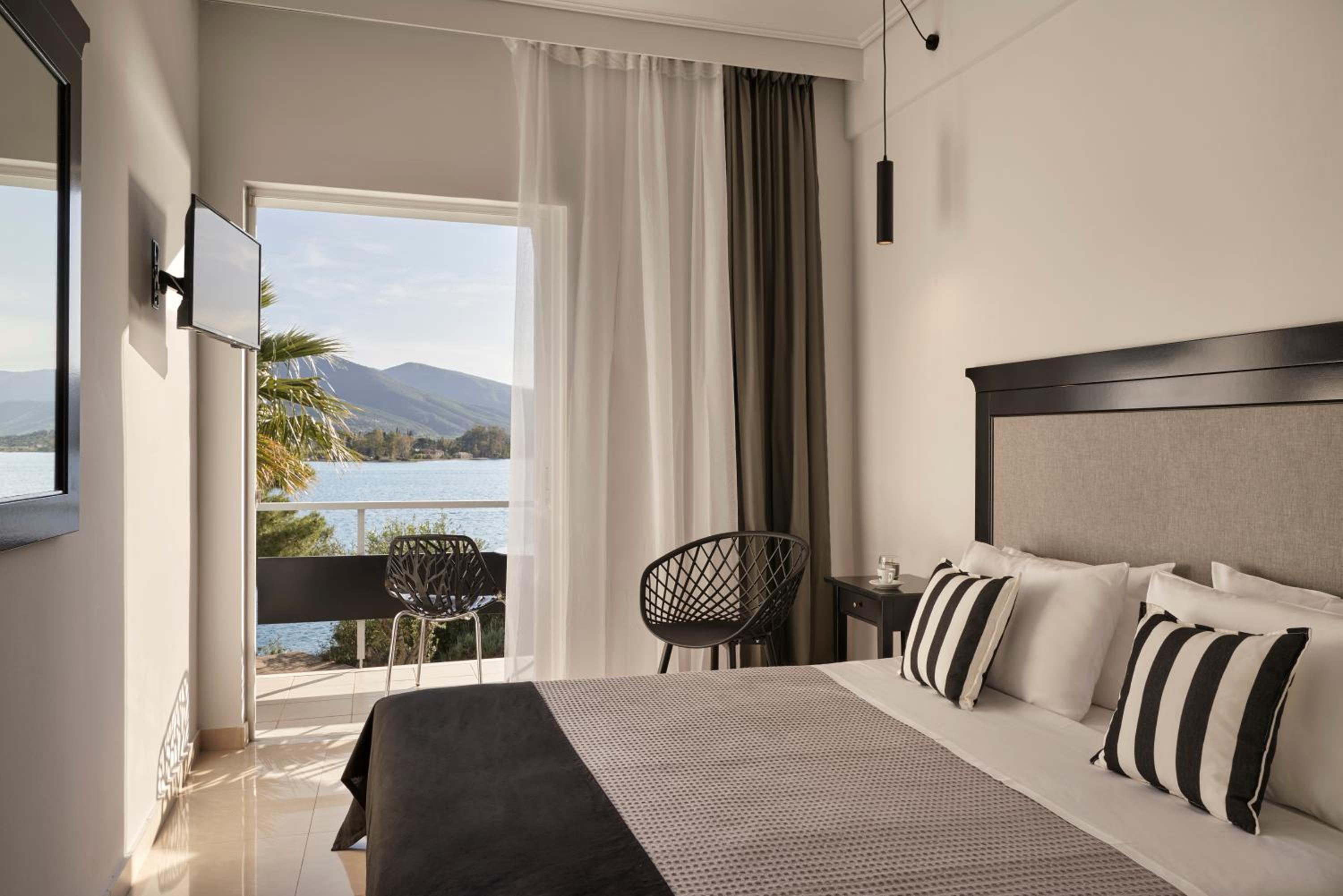 Double Room with Sea View - Photo 1