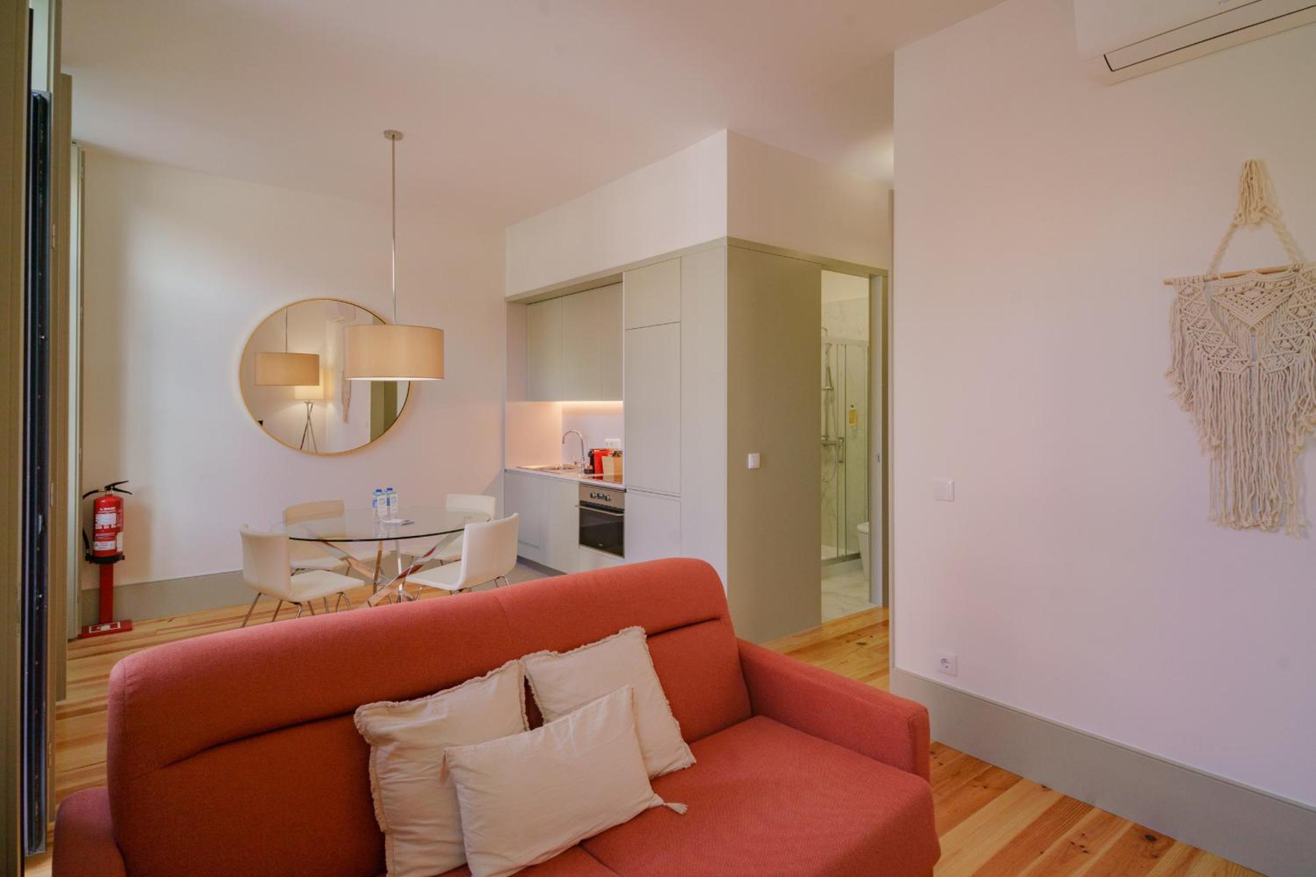 Superior Apartment thumbnail 5