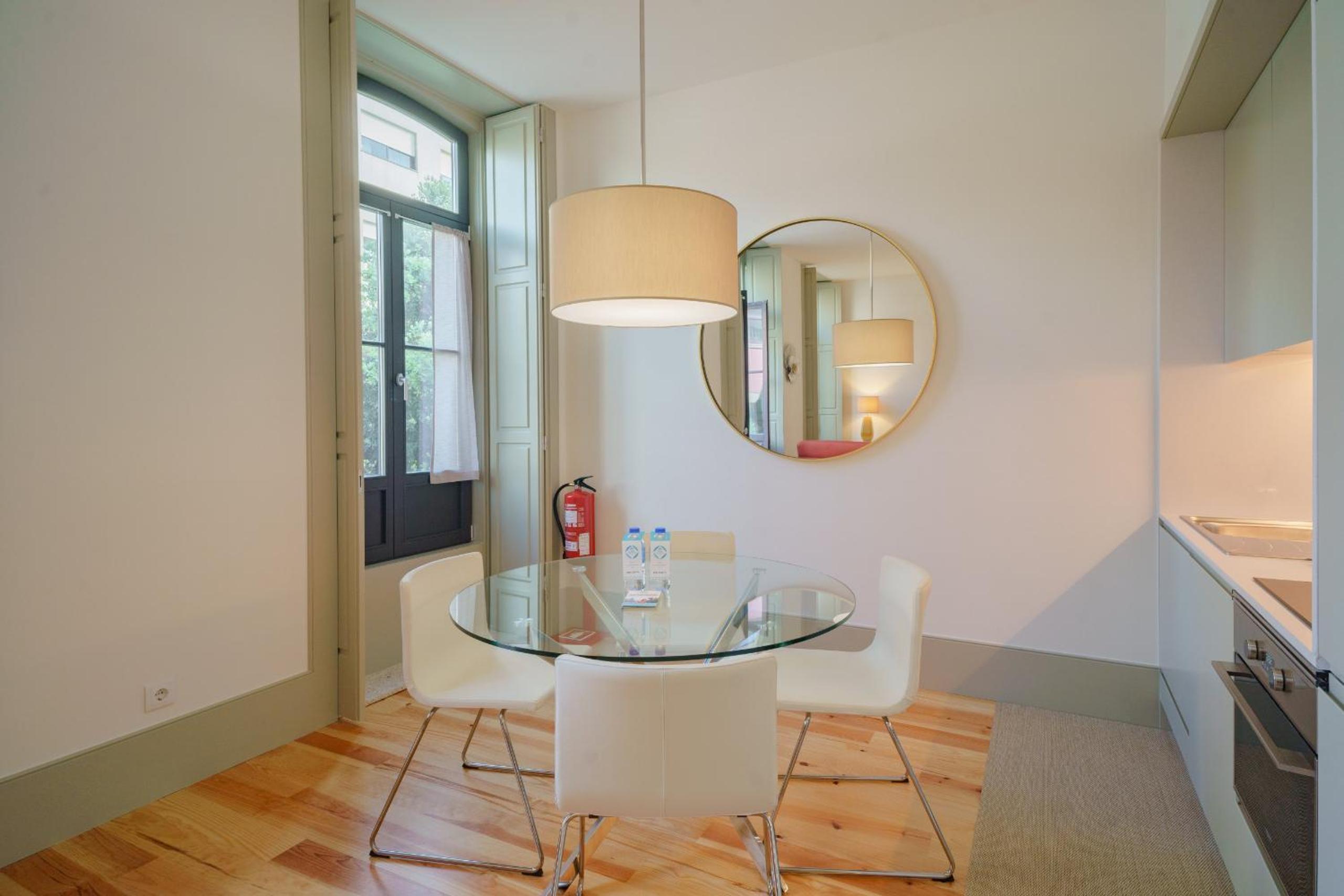 Superior Apartment thumbnail 6
