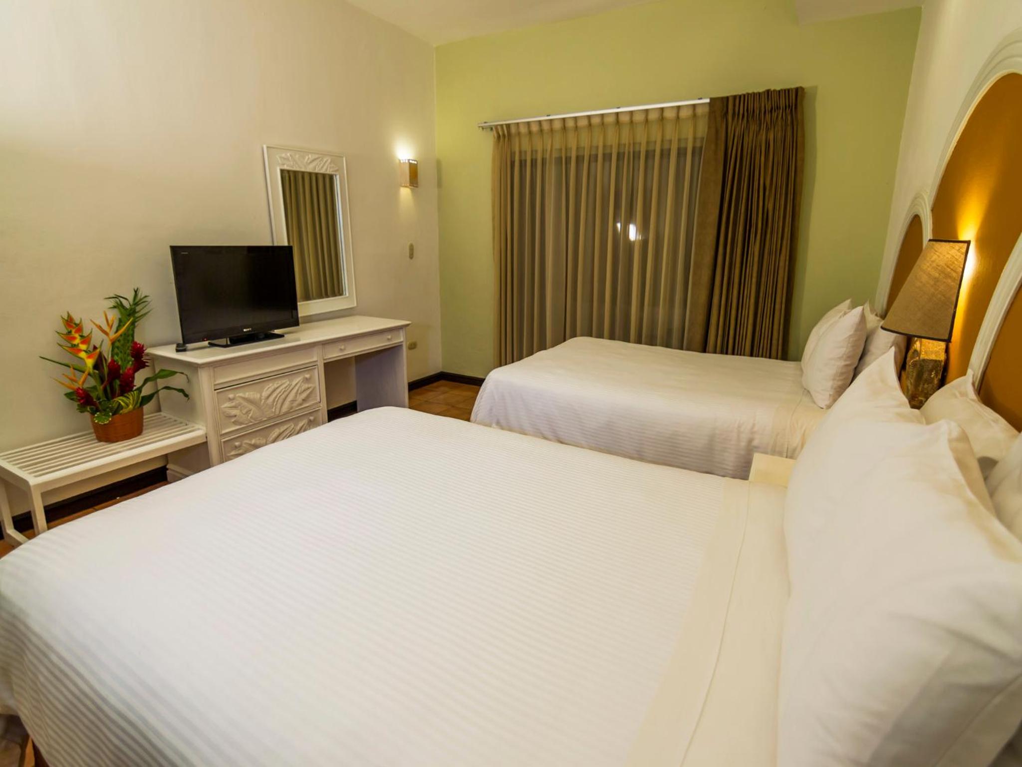 Double Room with Two Double Beds photo 3