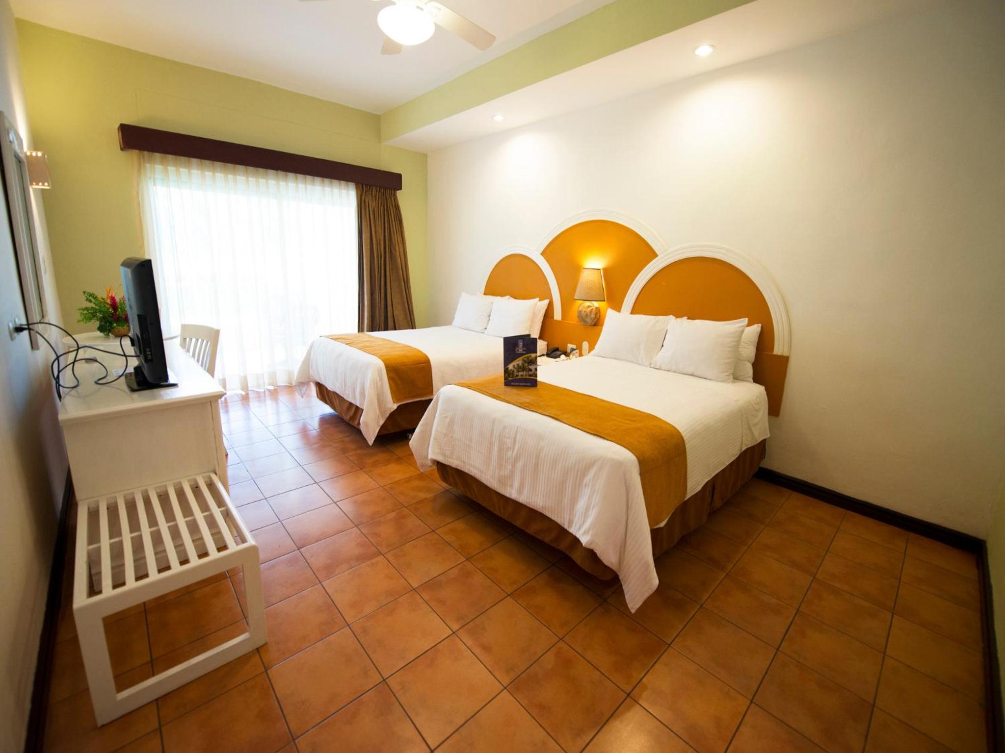 Double Room with Two Double Beds photo 1