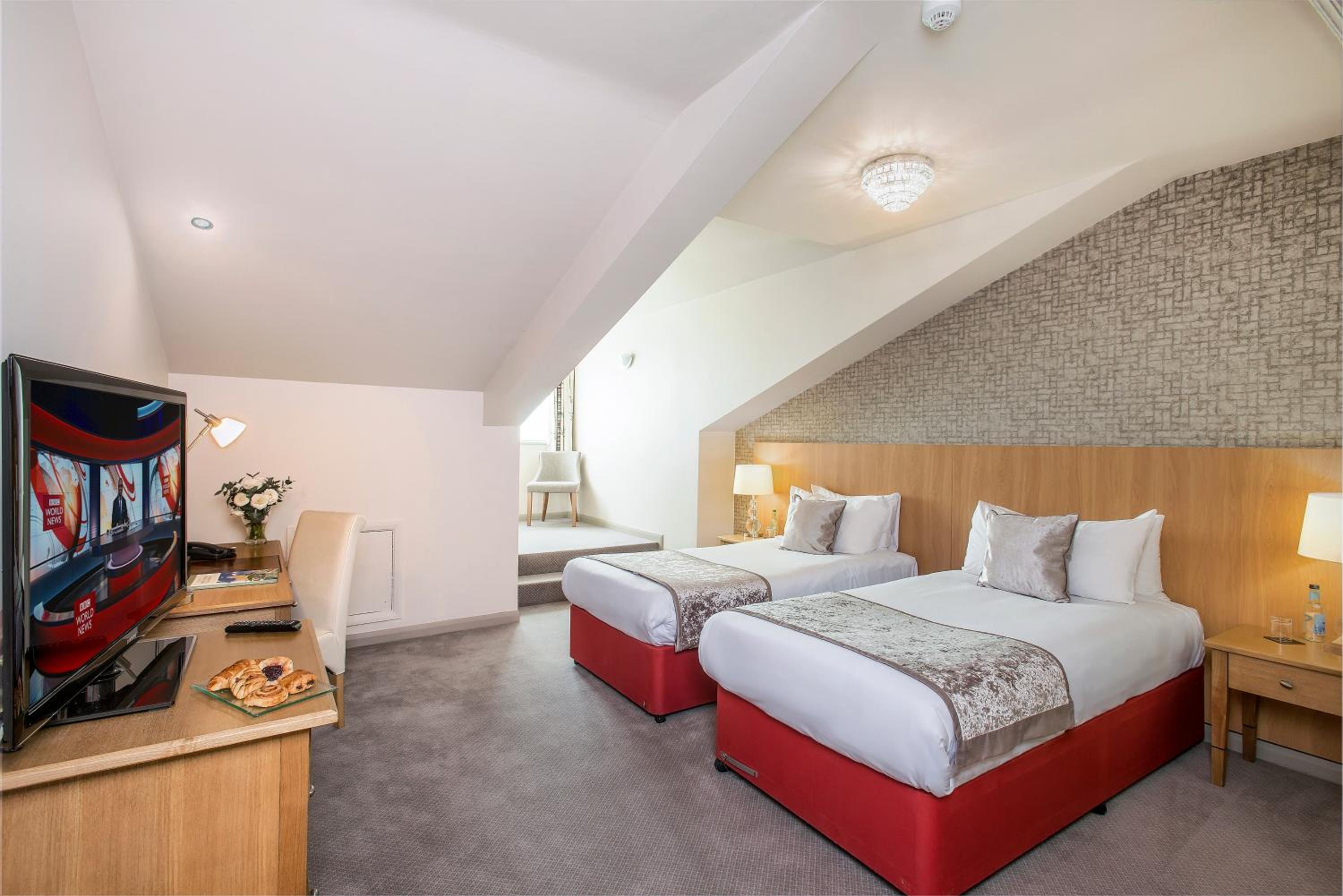 Standard Twin Room - Photo 2