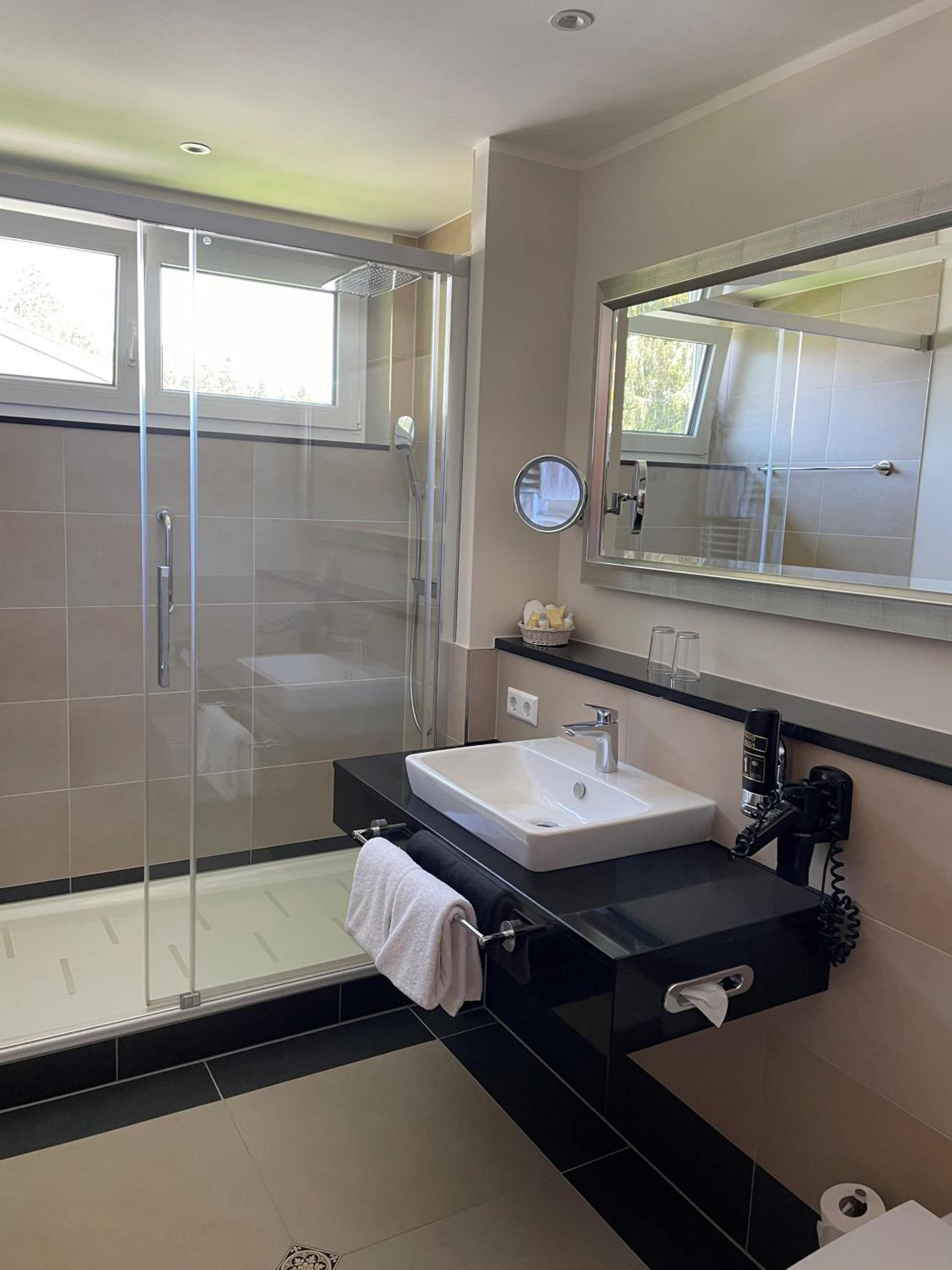 Comfort Double Room with Forrest View - Photo 4