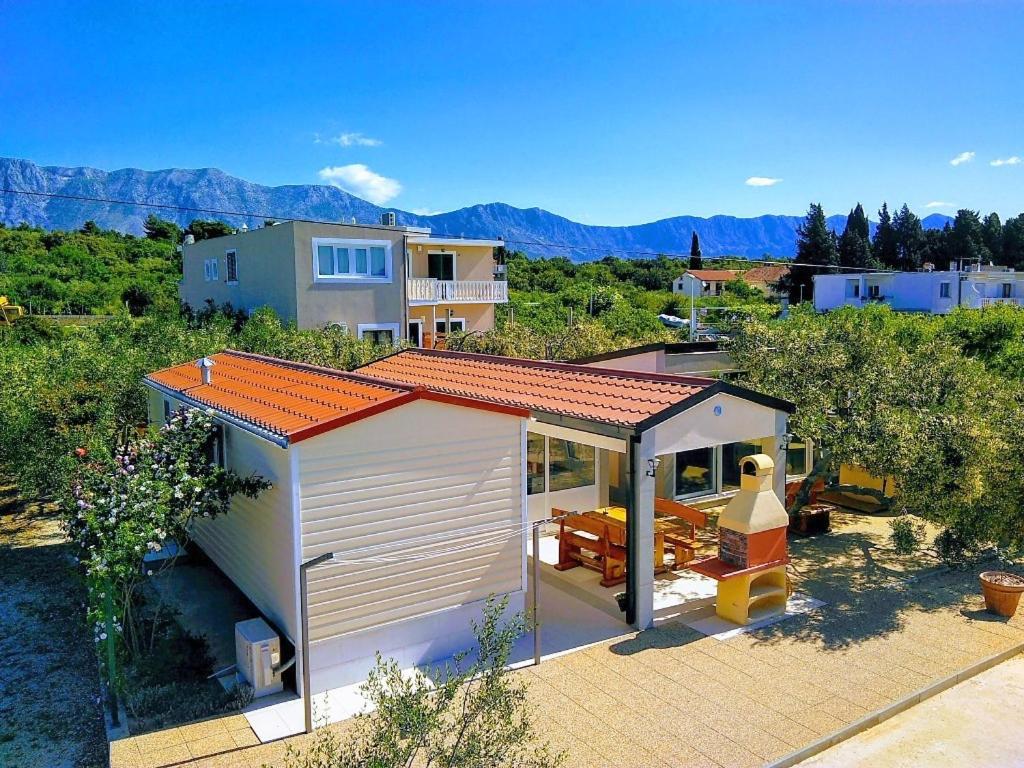 Two-Bedroom House - Photo 2