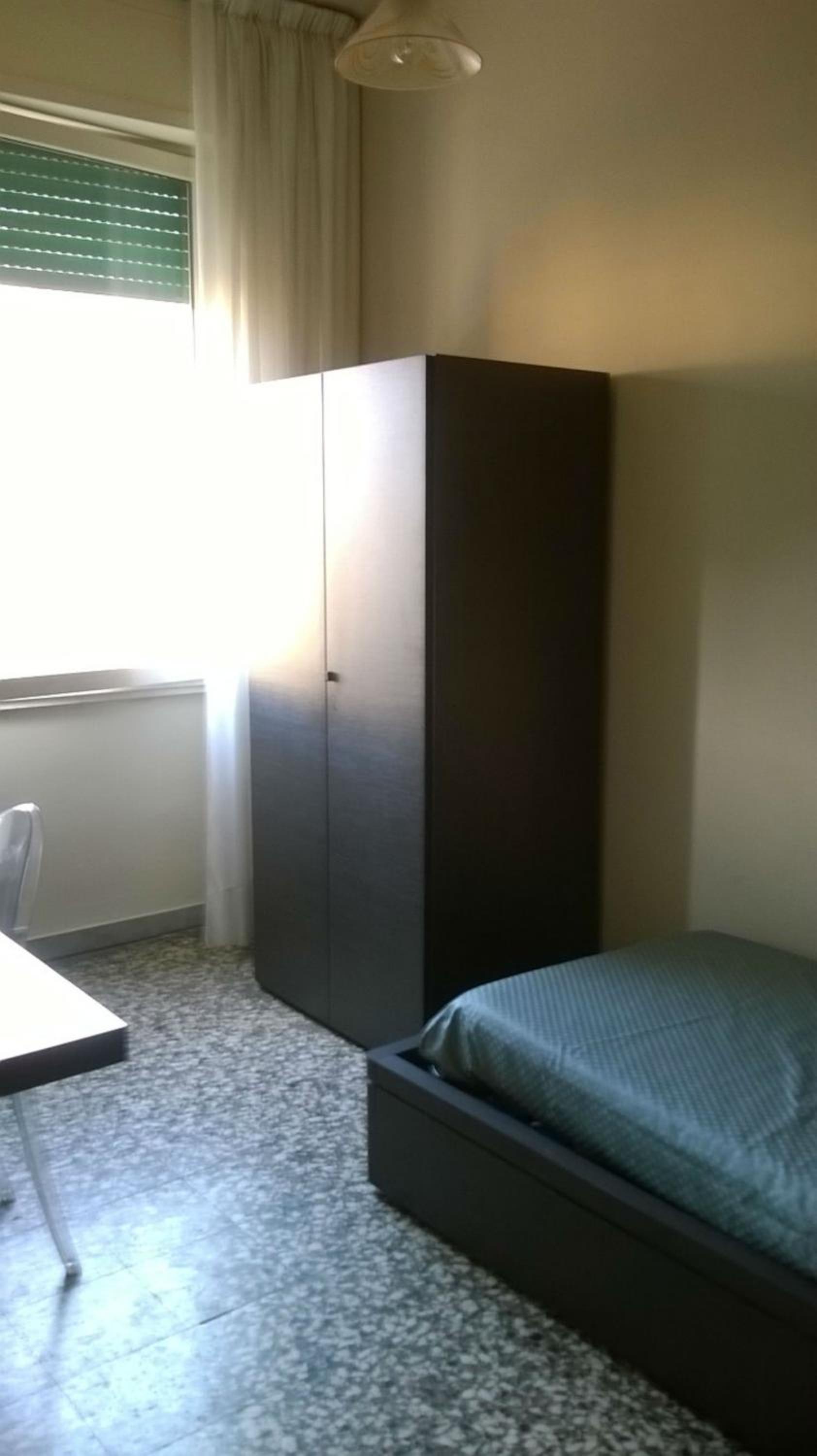 Single Room with Shared Bathroom photo 3