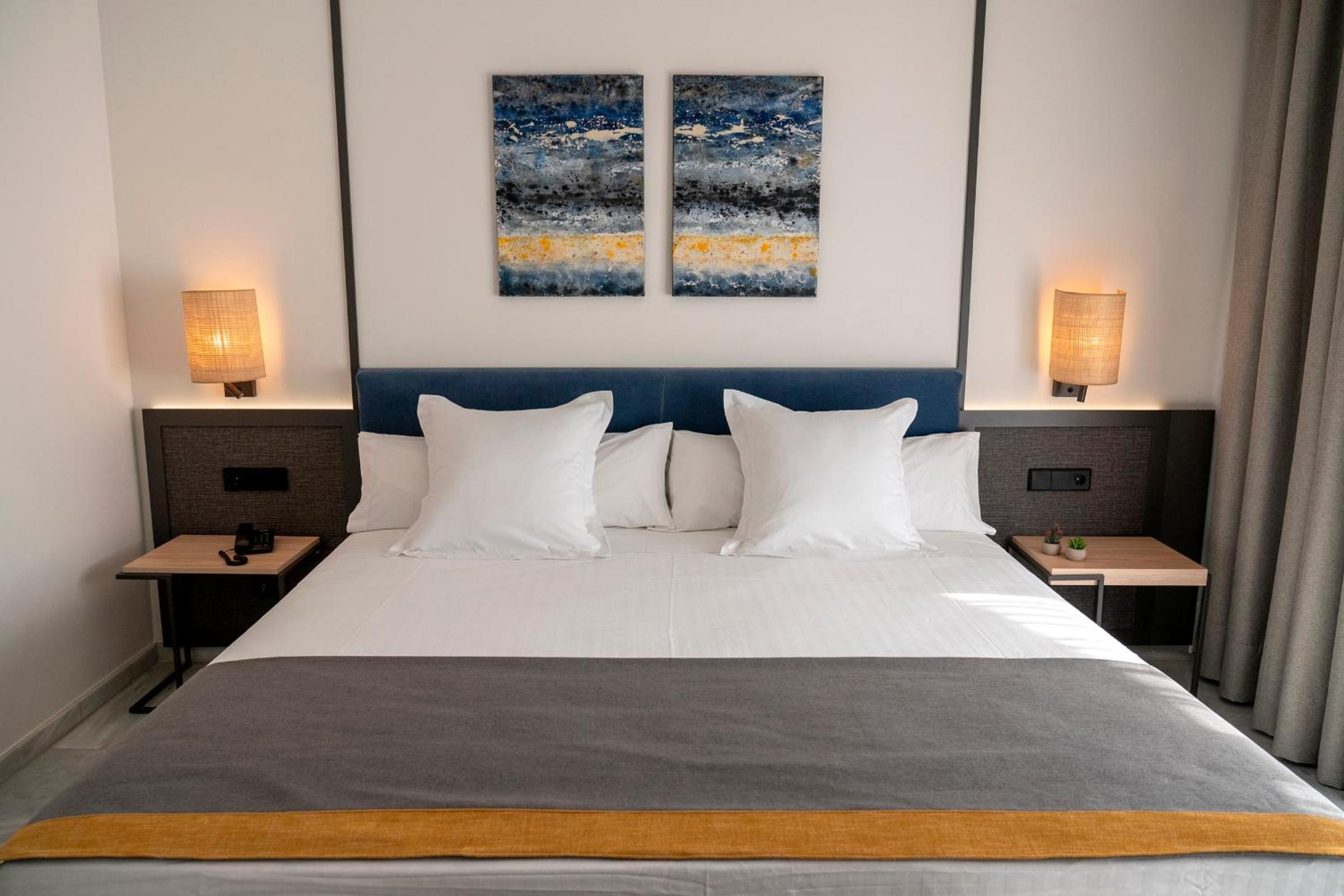 Superior Double Room with Lateral Sea View - Photo 2