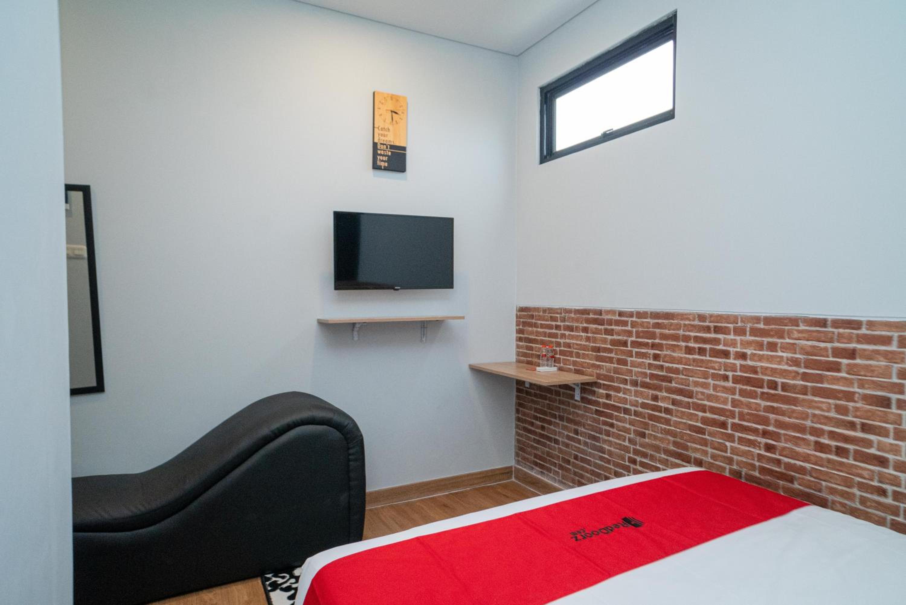 Deluxe Room - Photo 4