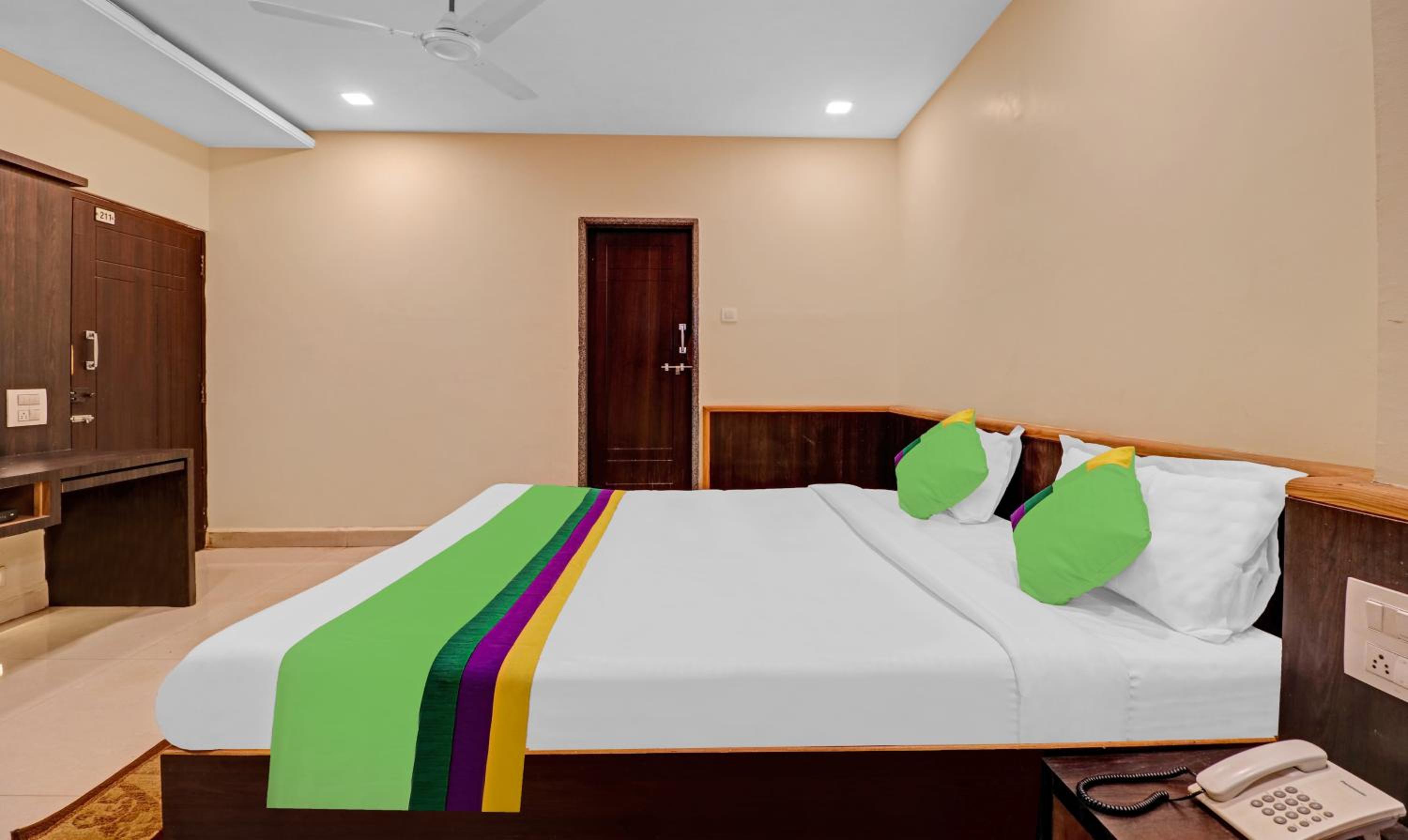 Deluxe Room - Photo 4