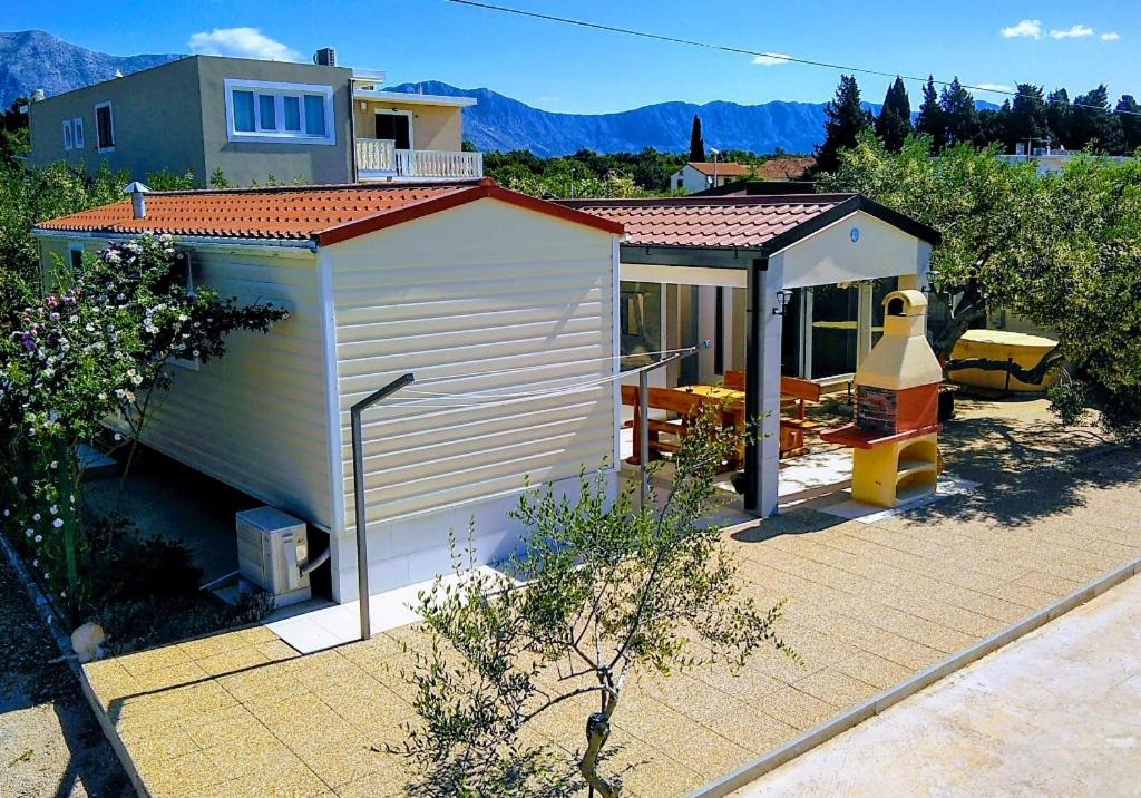 Two-Bedroom House - Photo 3