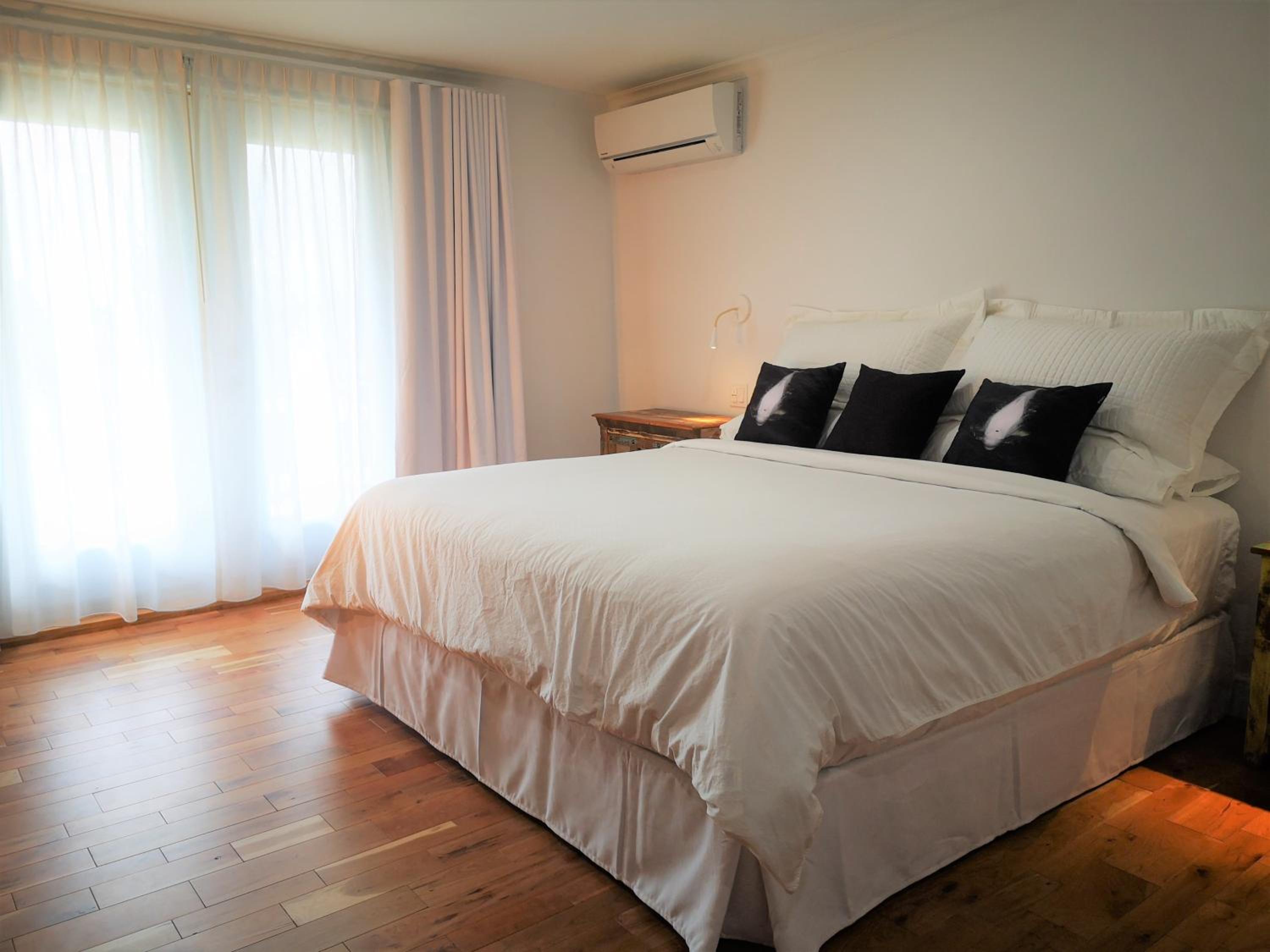 King Room with Balcony photo 1