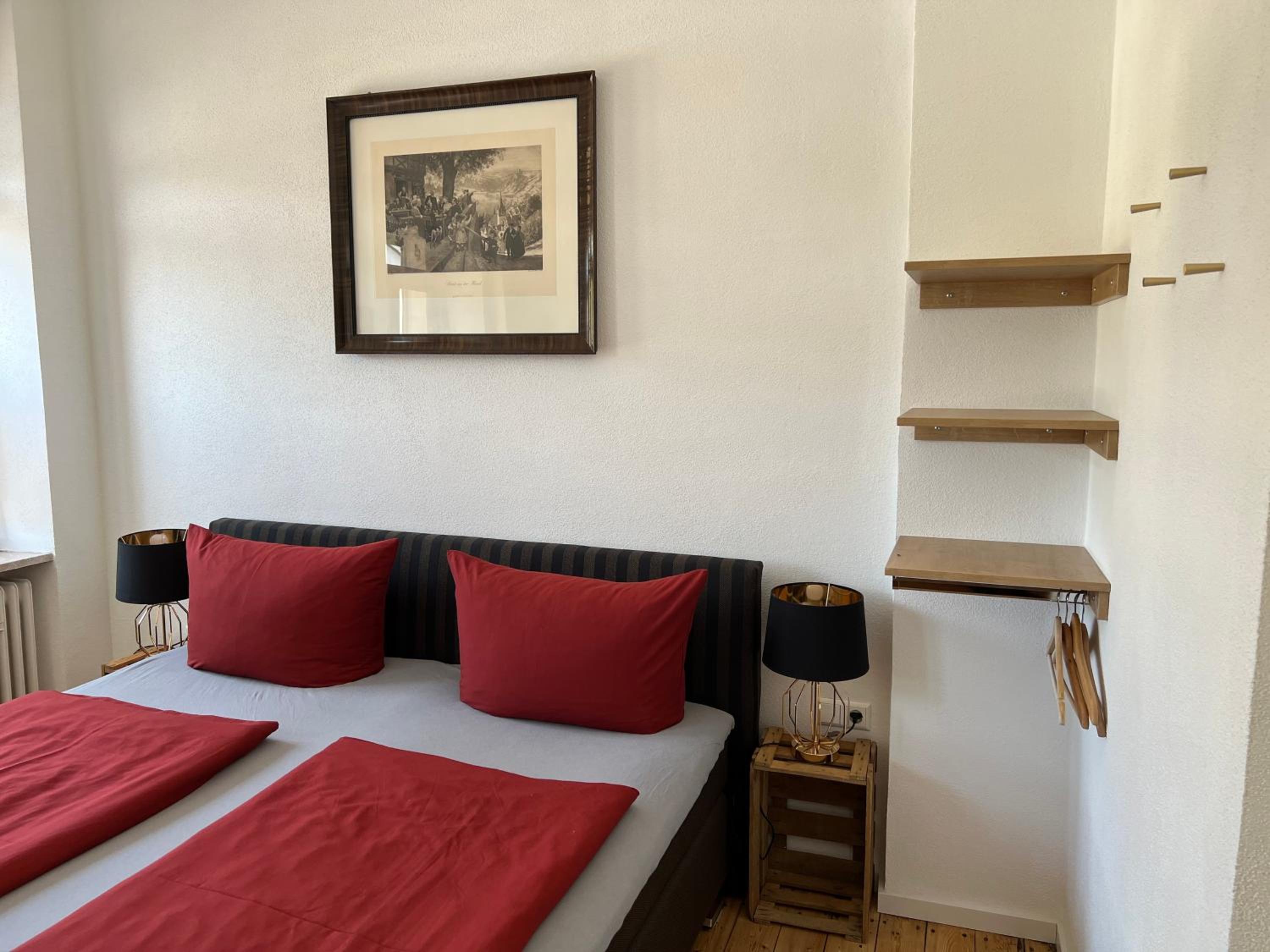 One-Bedroom Apartment - Photo 3