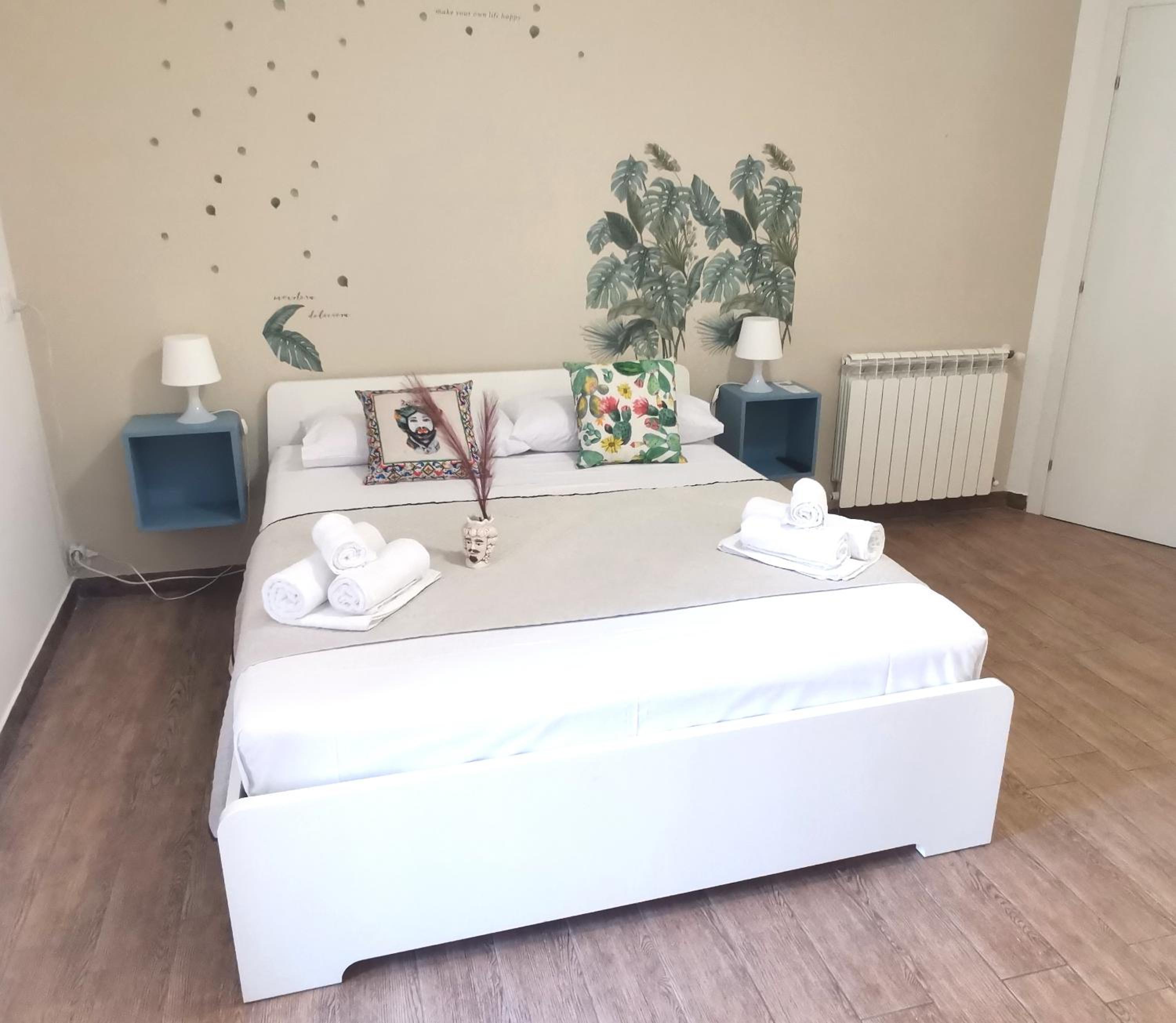 Double Room with Balcony - Photo 7