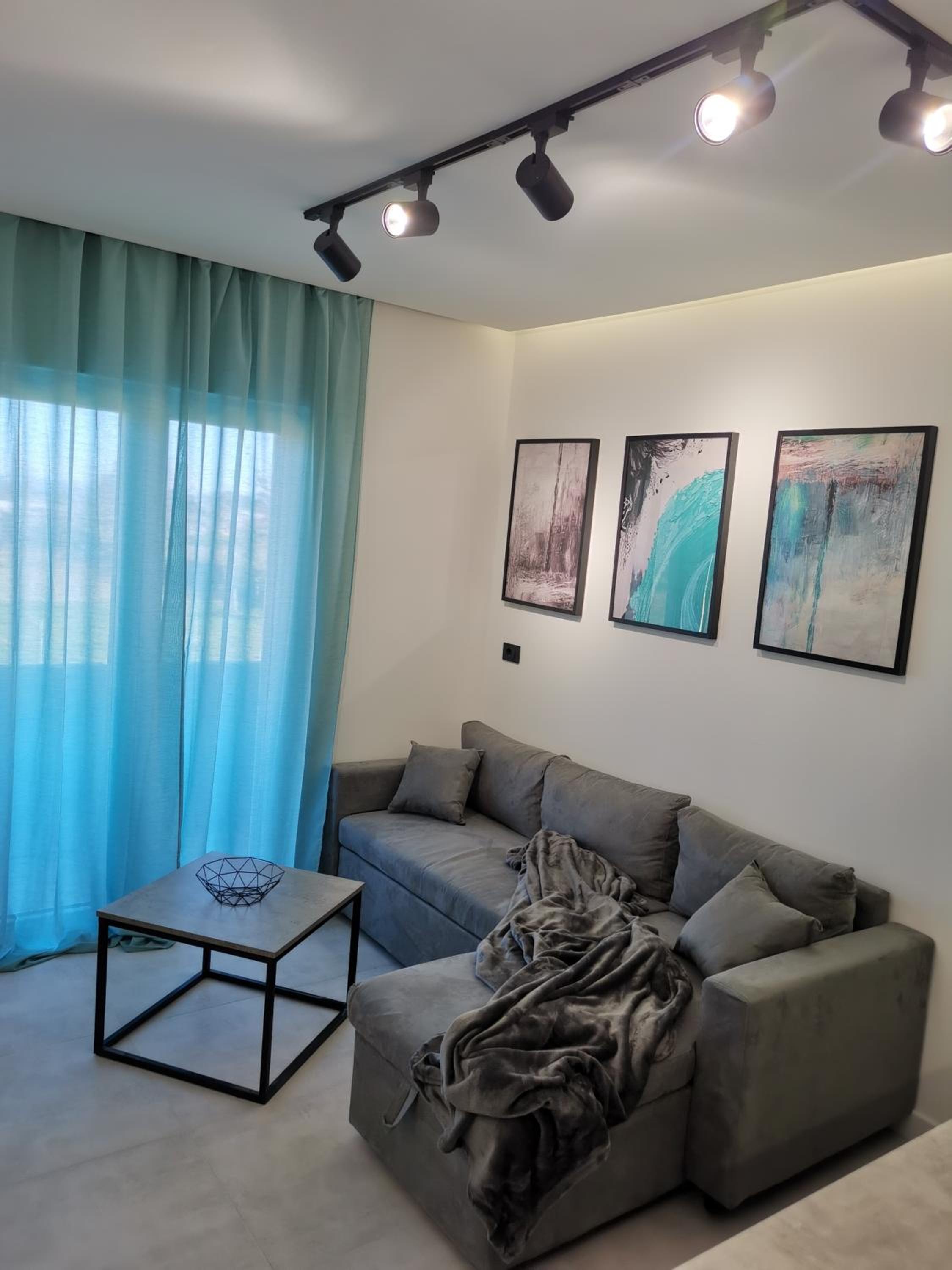 One-Bedroom Apartment photo 1