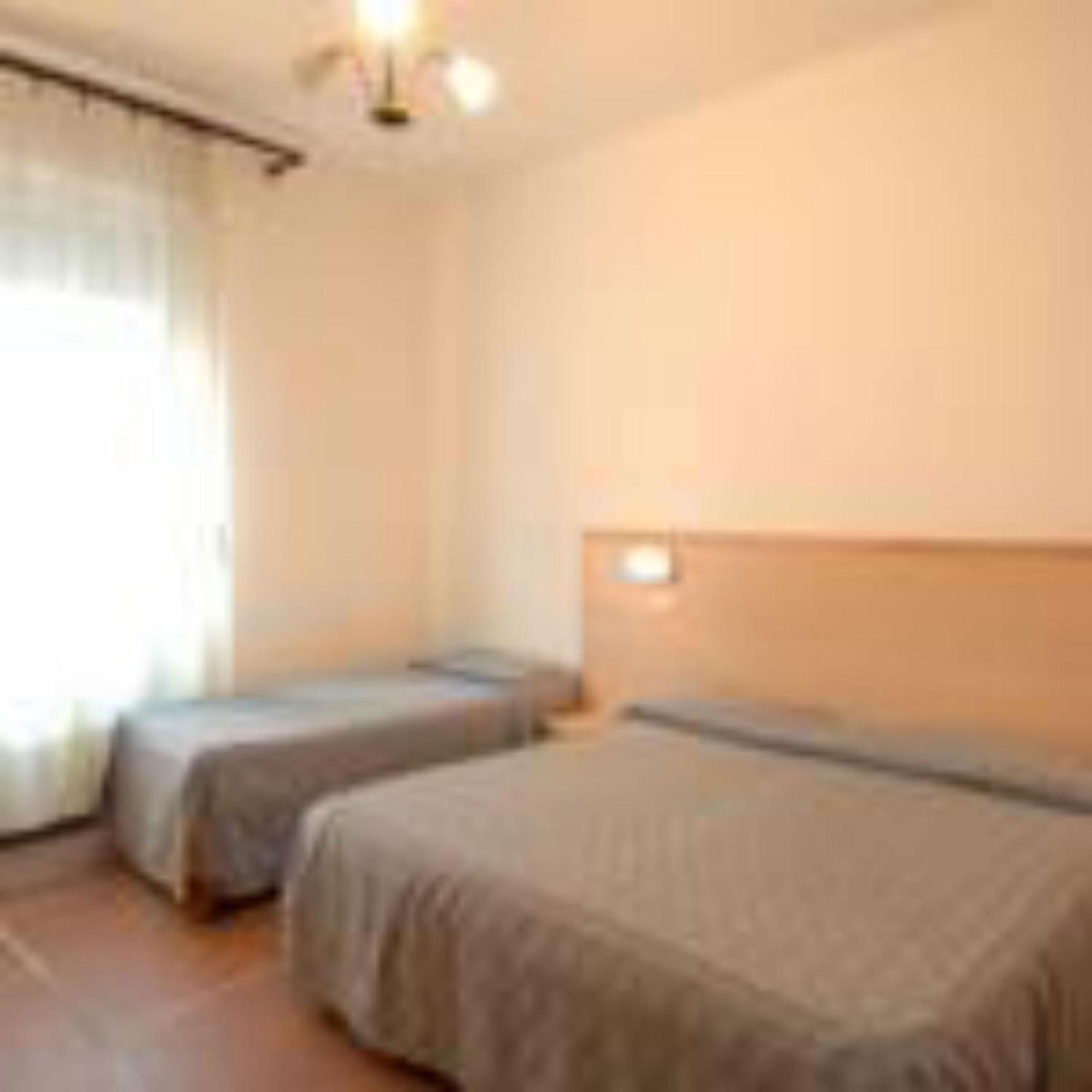 Quarto Triplo com Banheiro Compartilhado
