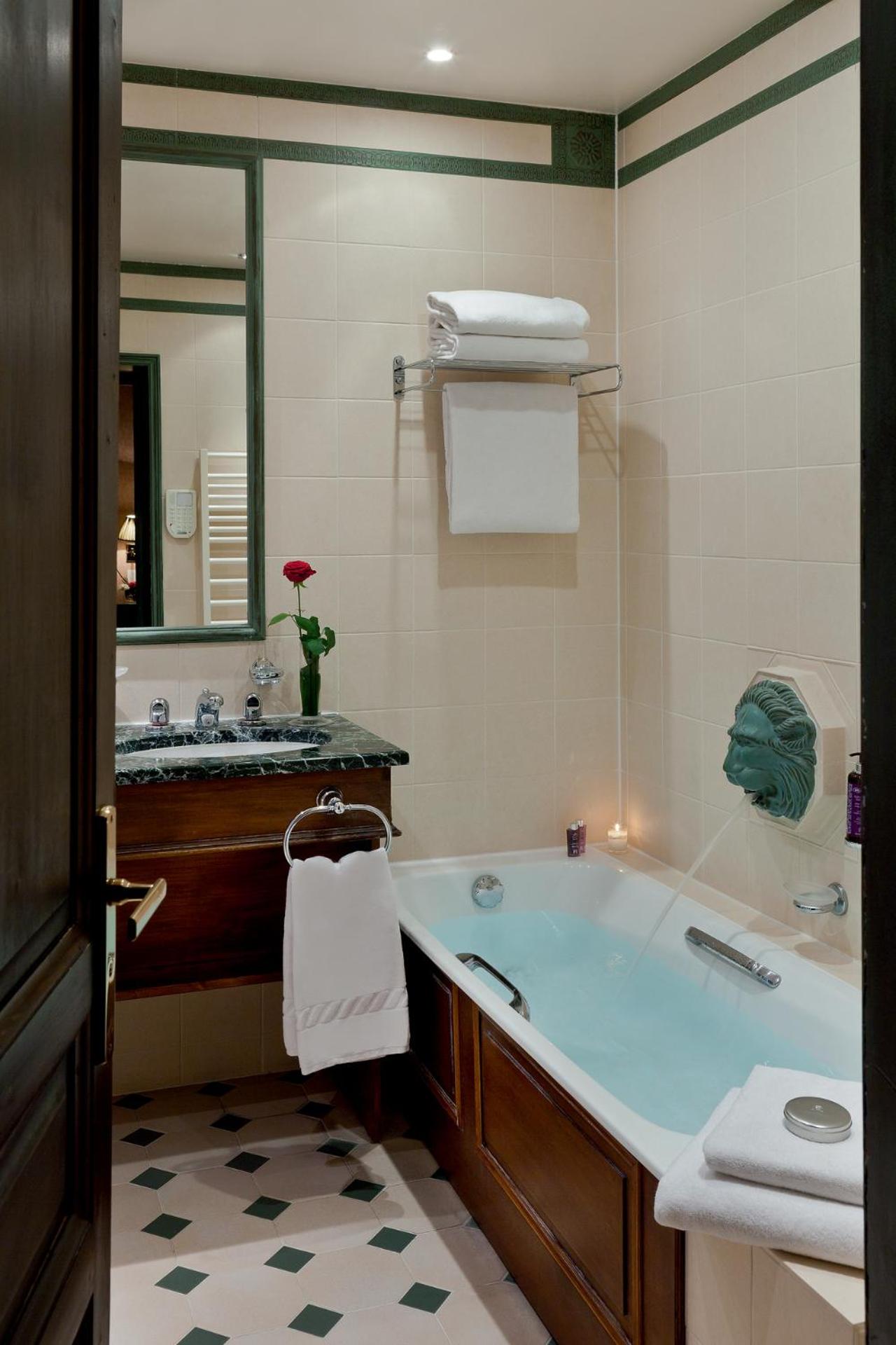 Deluxe Room - Photo 2