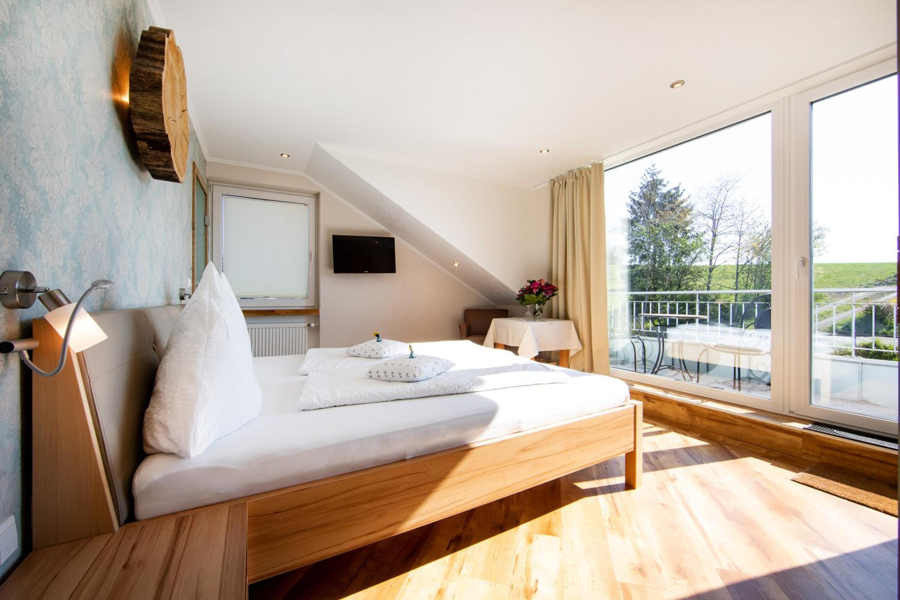 Deluxe Double Room with Balcony photo 3