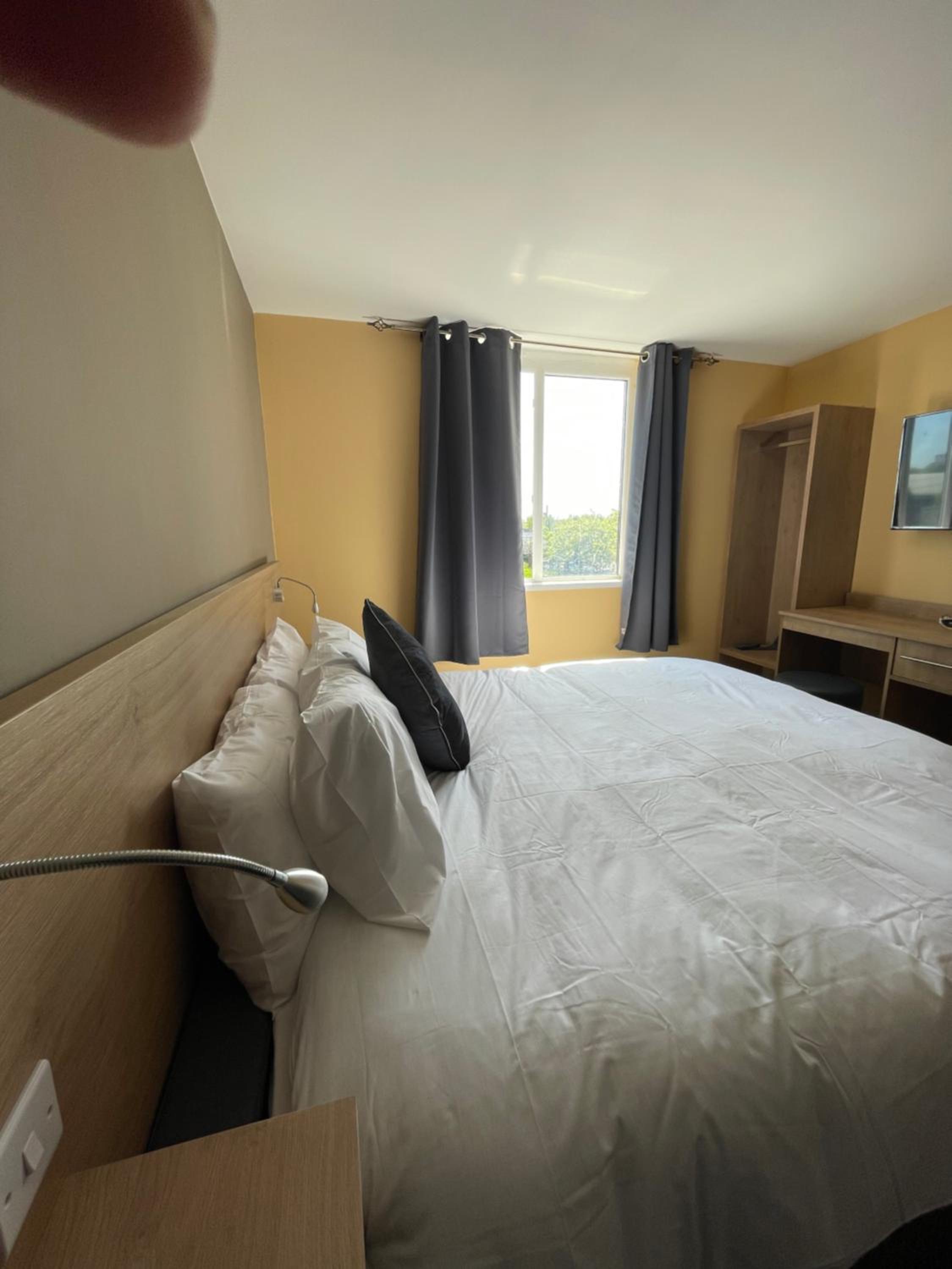 Deluxe King Room - Photo 5