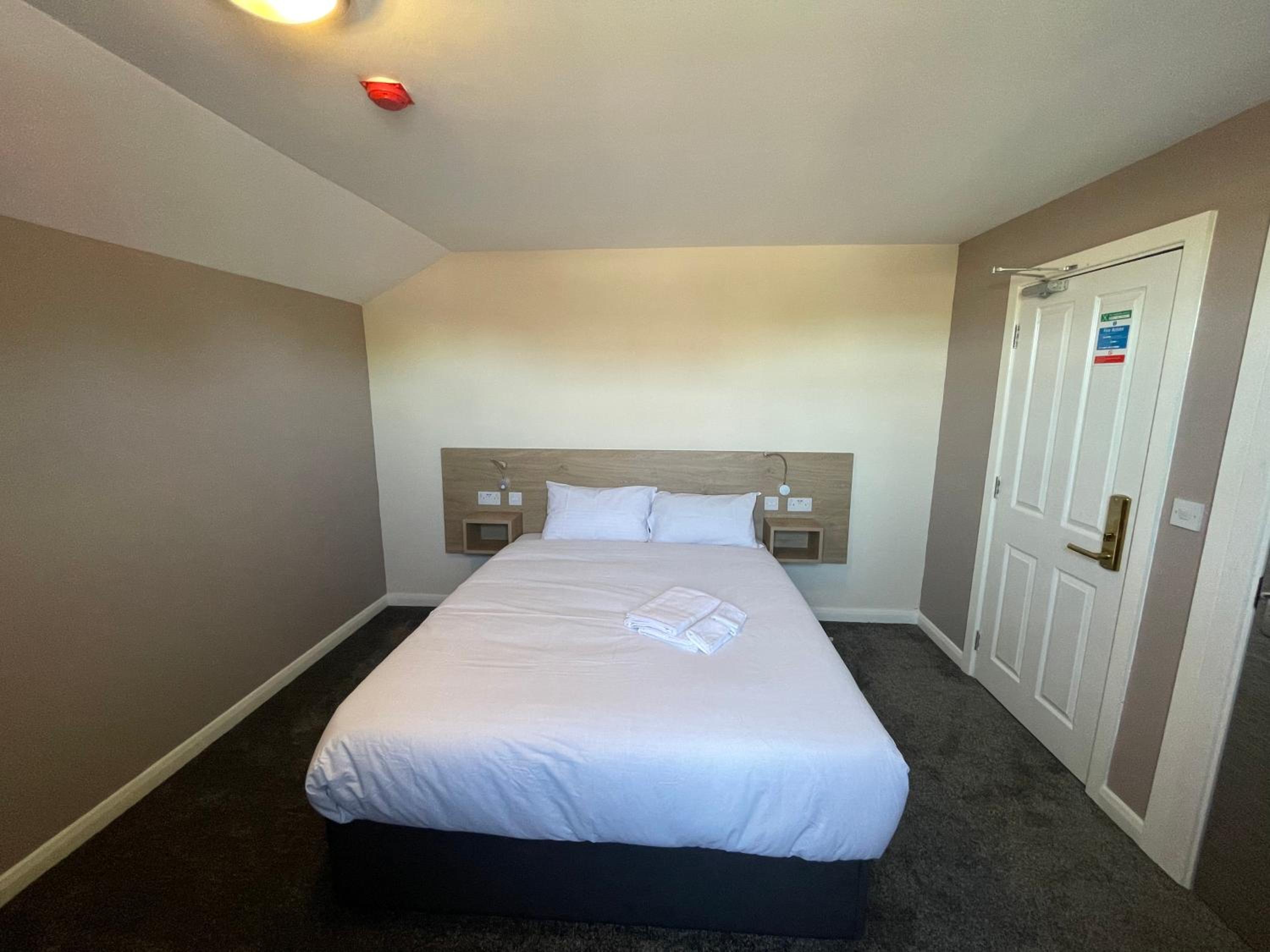 Standard Double Room - Photo 4