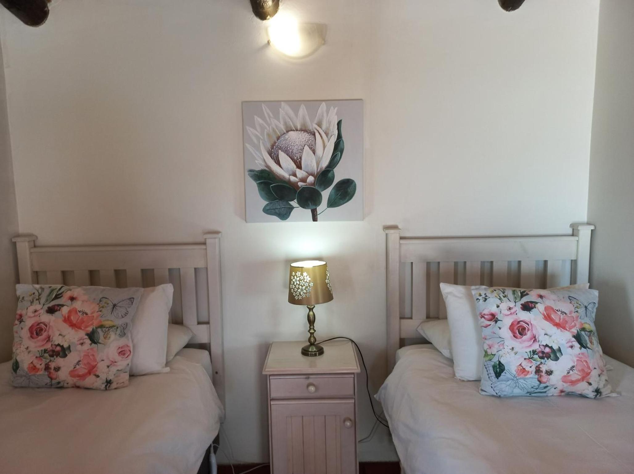 Standard Twin Room with Sea View