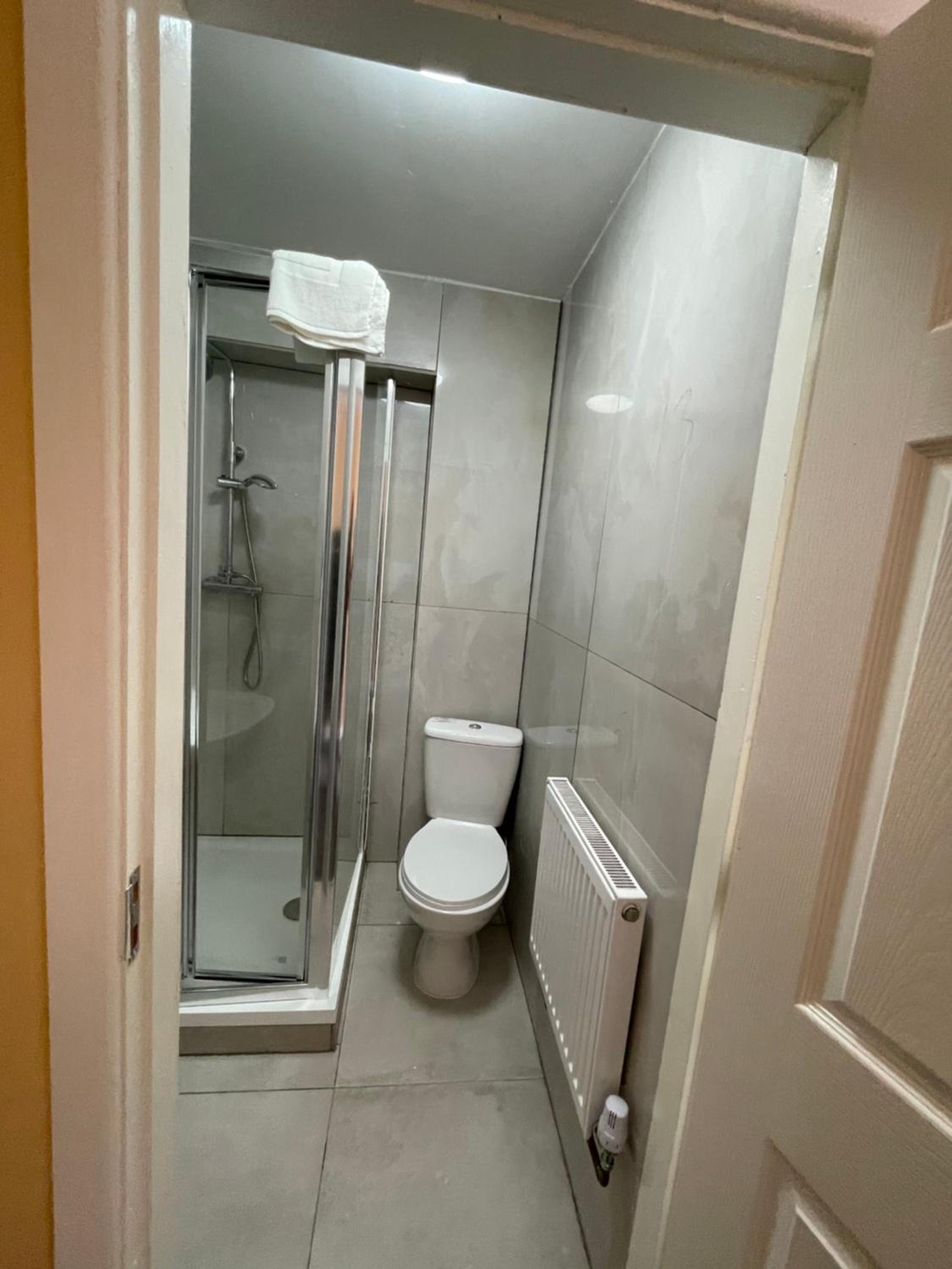 Deluxe King Room - Photo 2