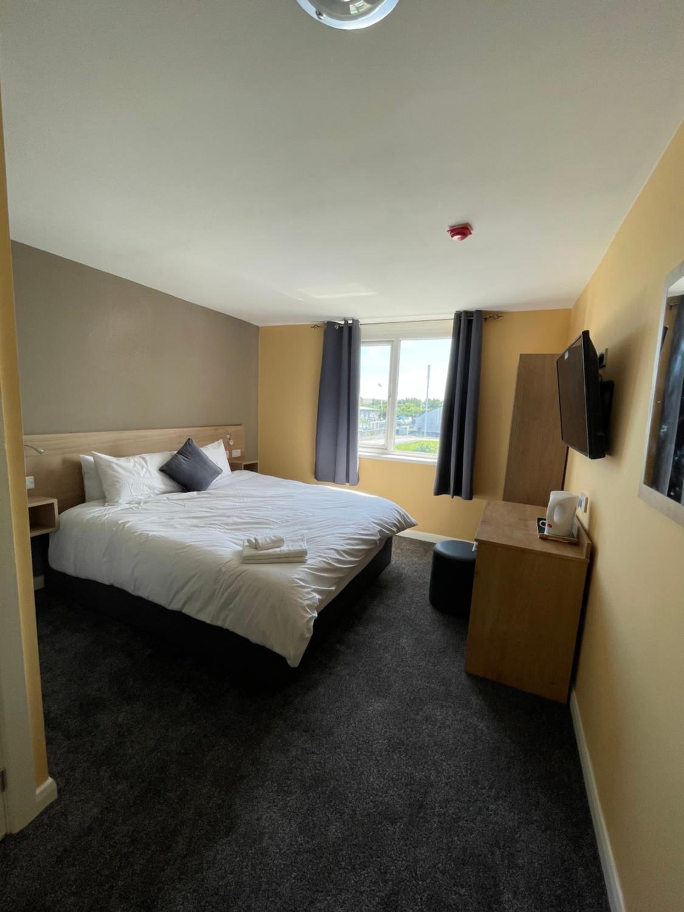 Deluxe King Room - Photo 3