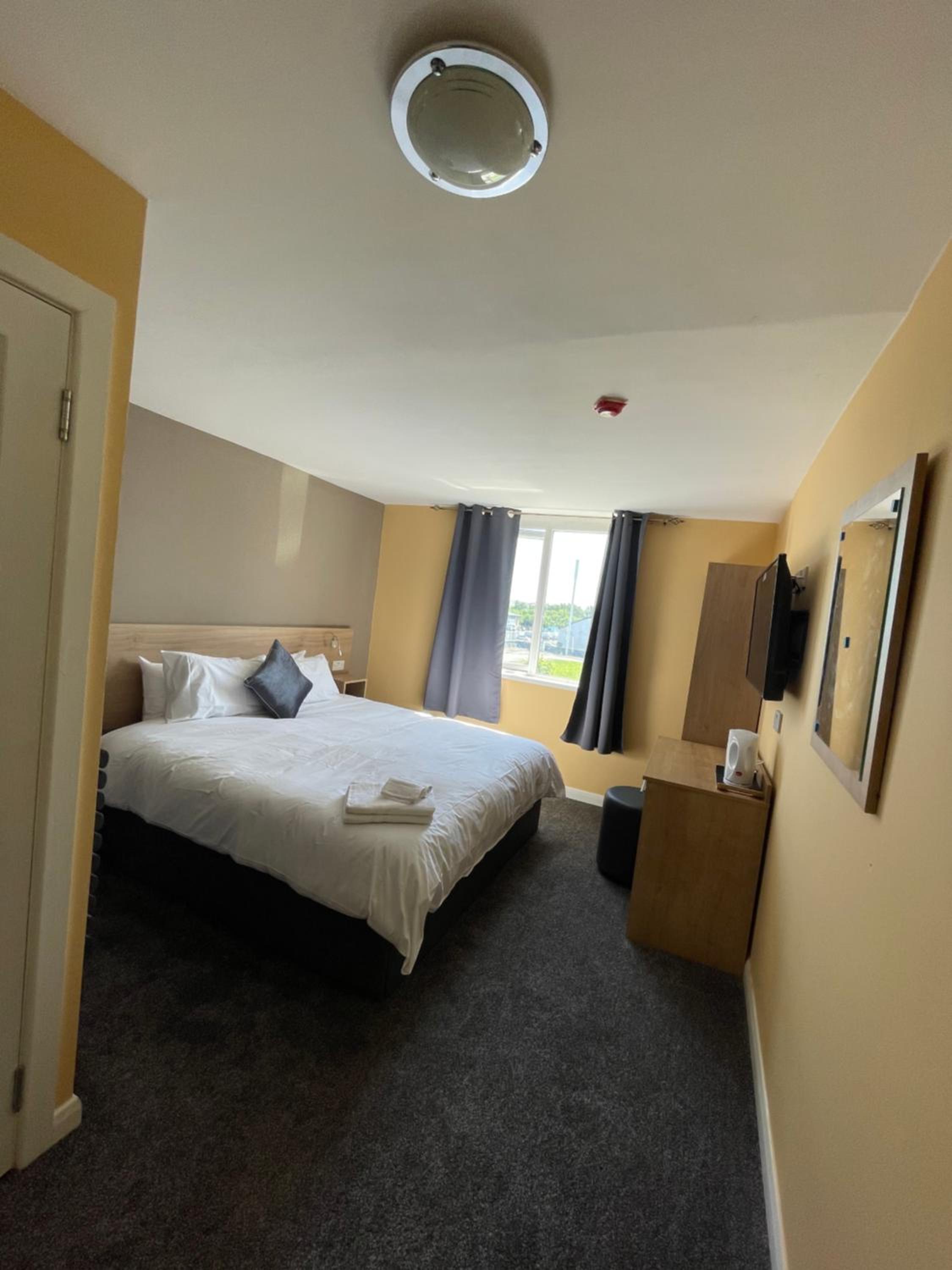 Deluxe King Room - Photo 6