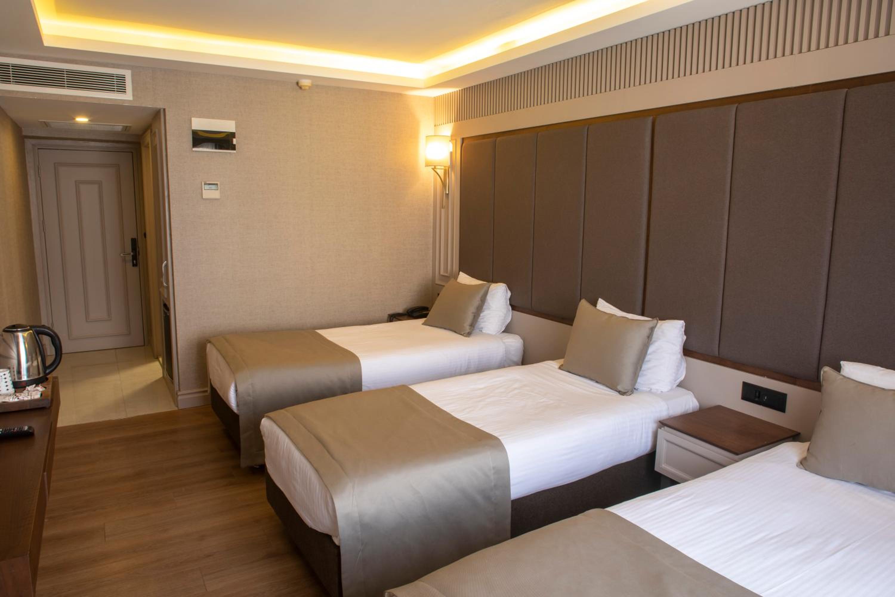 Standard Triple Room photo 2