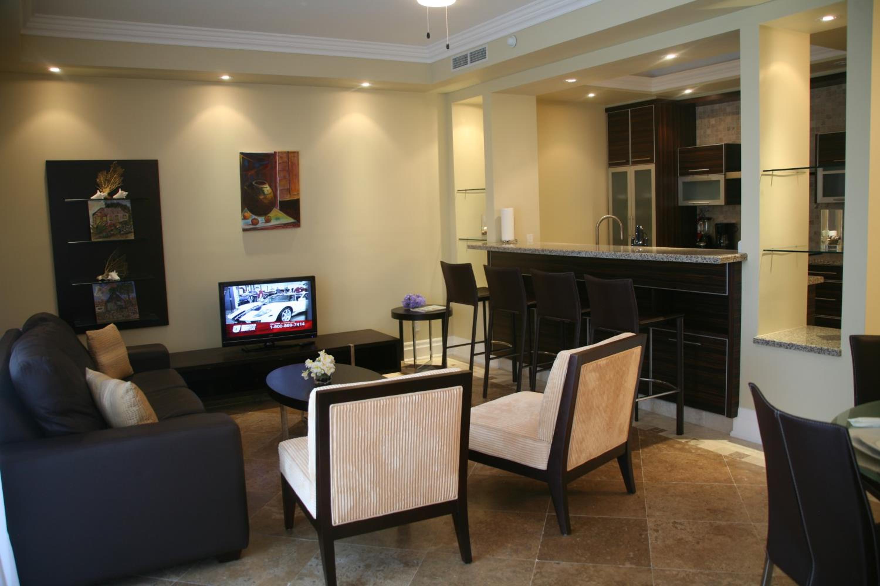One-Bedroom Queen Suite