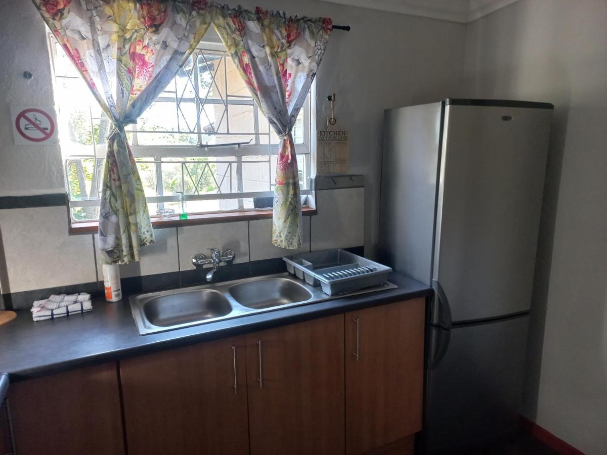 Deluxe Double Room (2 Adults + 1 Child) photo 3