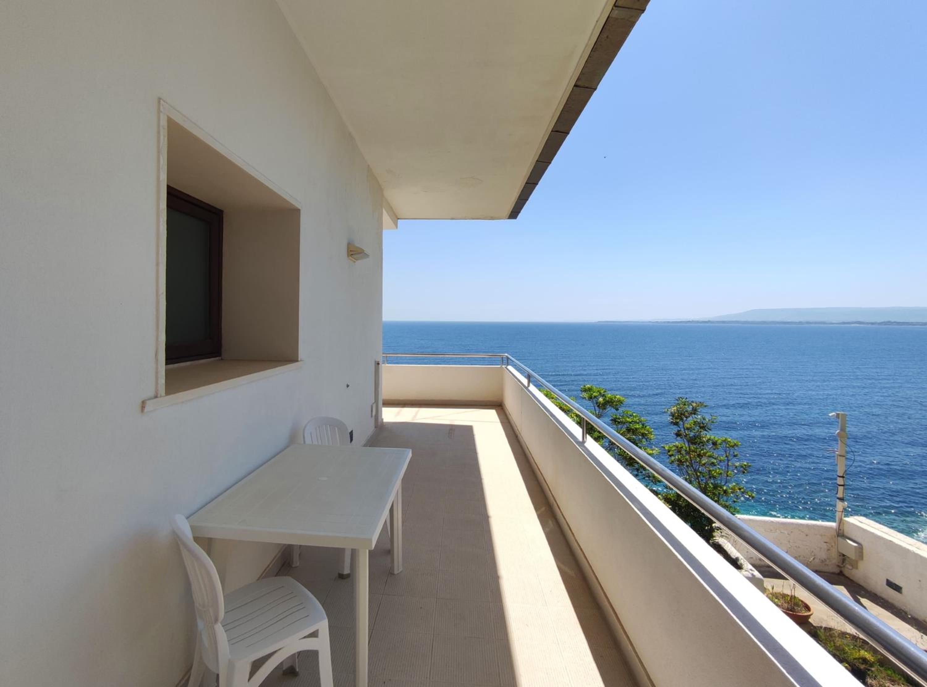 Superior One-Bedroom Apartment - Photo 14