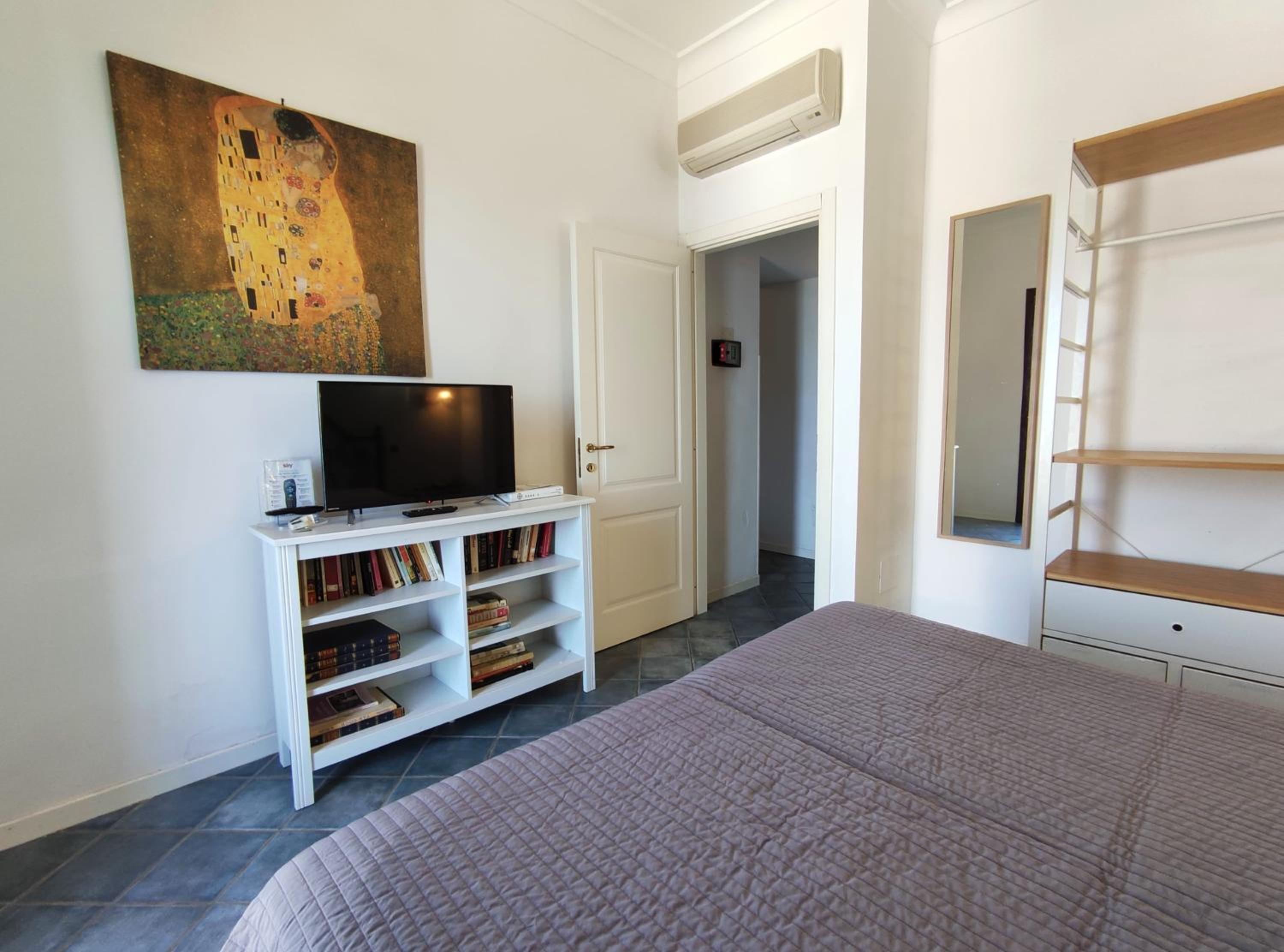 Superior One-Bedroom Apartment - Photo 5