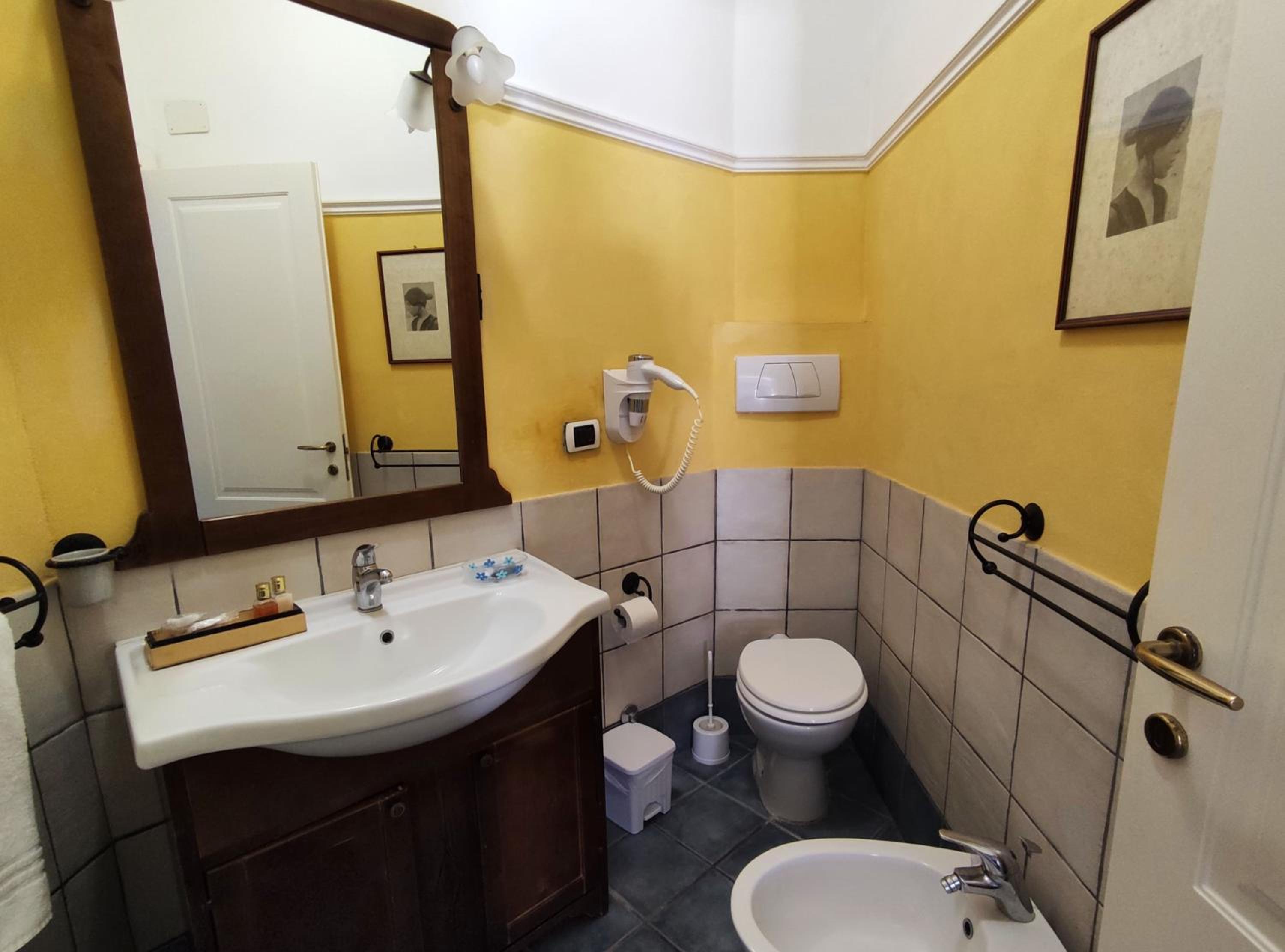 Superior One-Bedroom Apartment - Photo 9