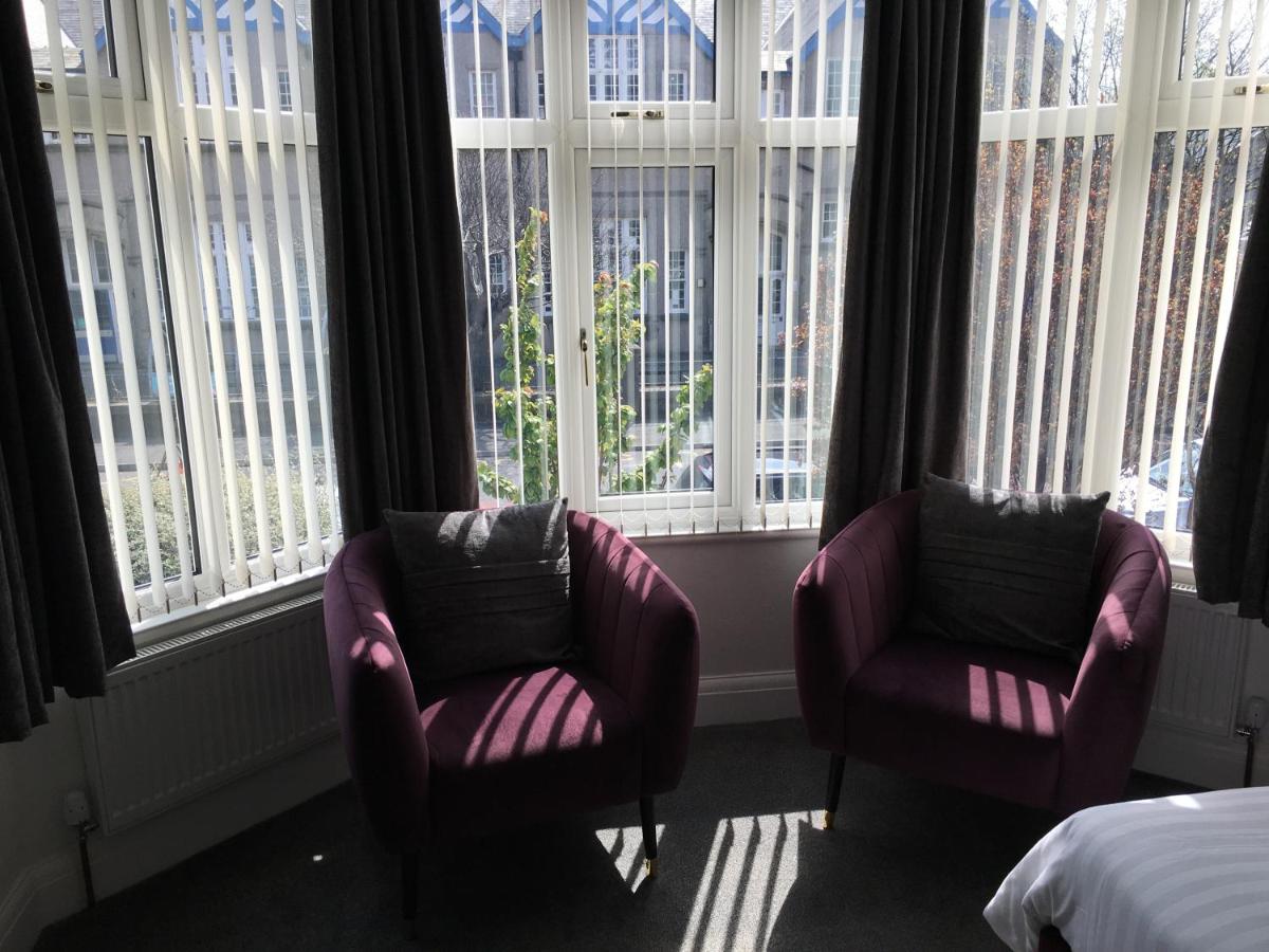 Deluxe King Room with Private Bathroom