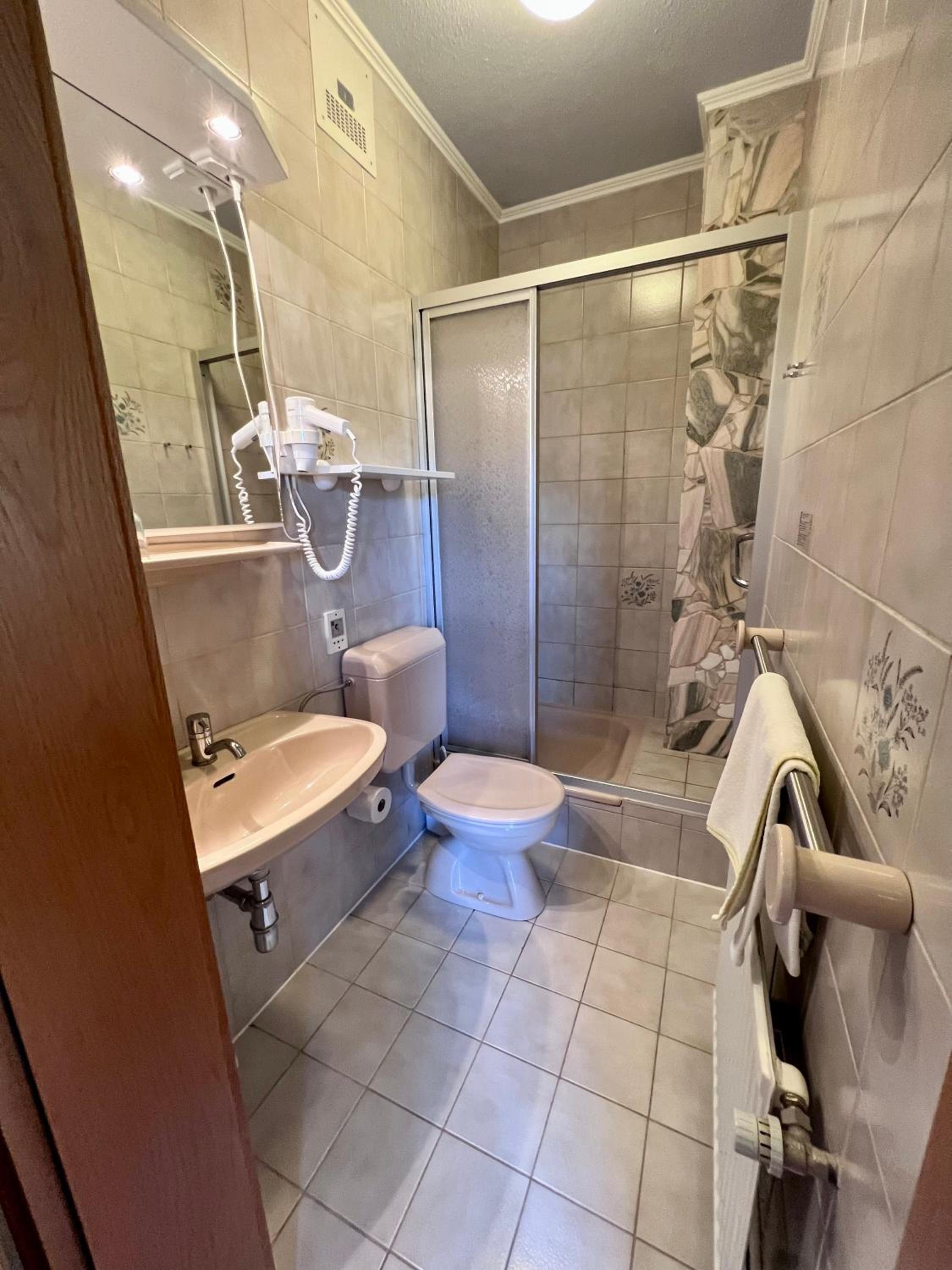 Double Room - Photo 19