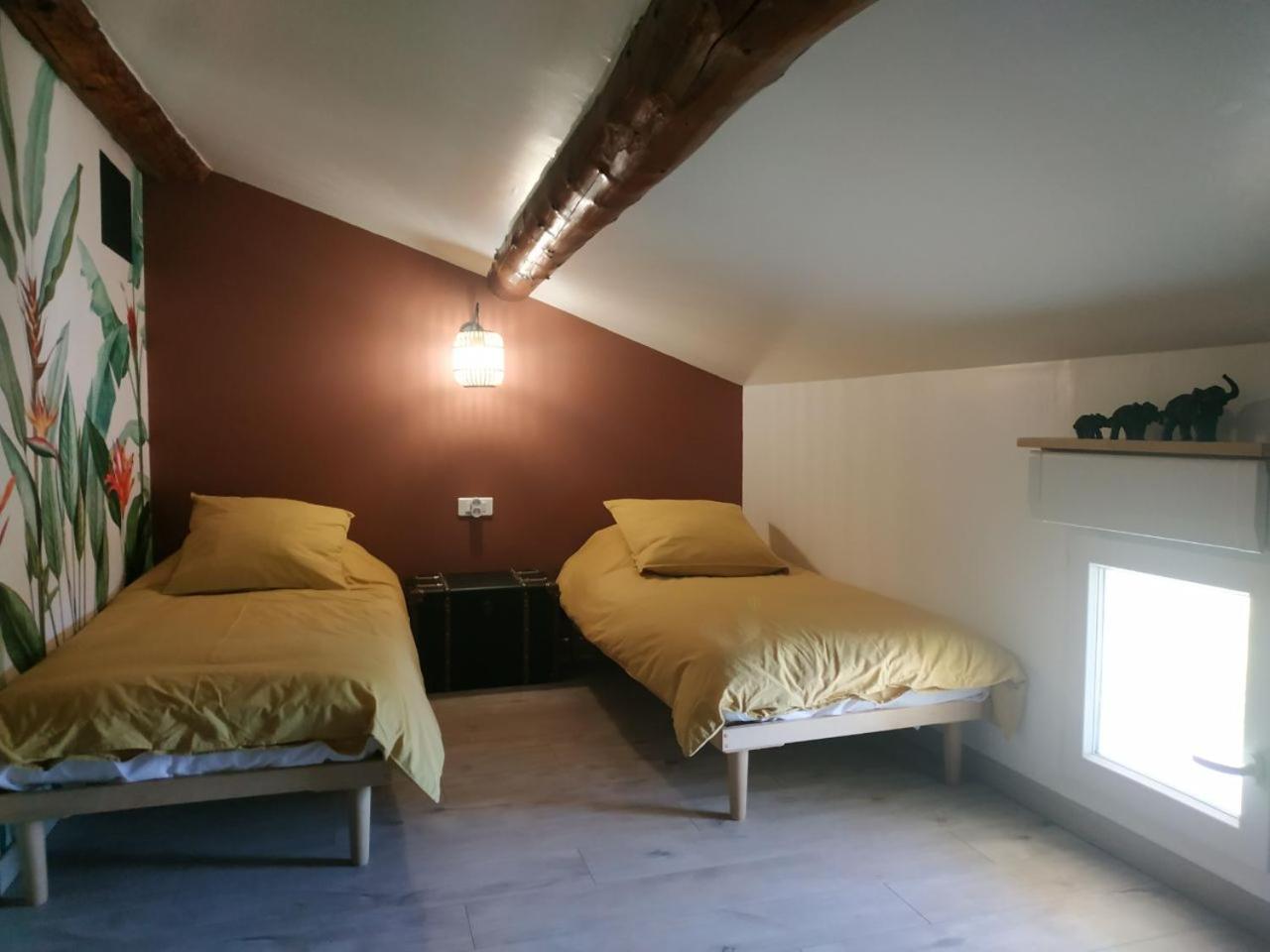 Family Room with Private Bathroom photo 2