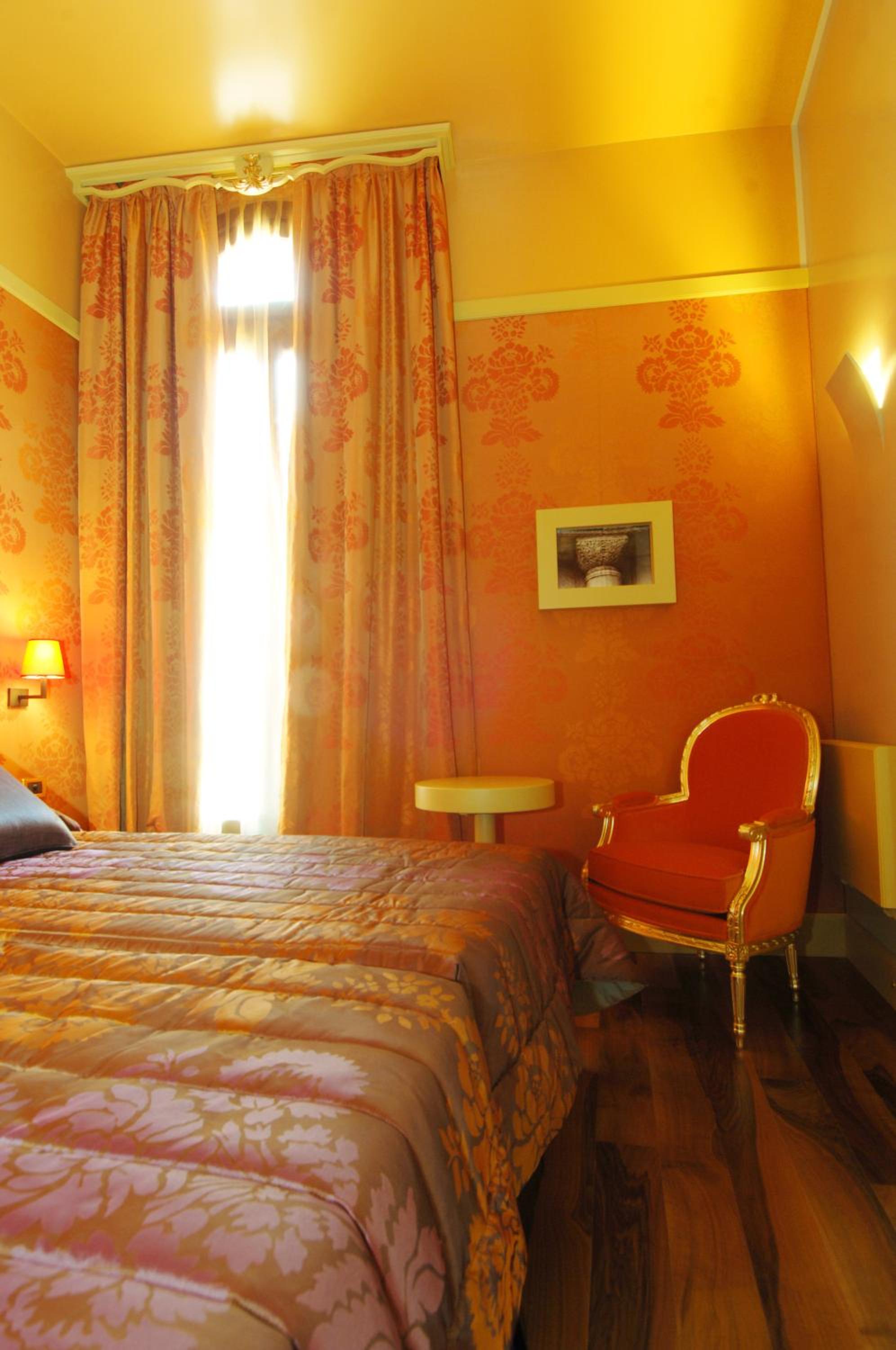 Superior Double or Twin Room thumbnail 6