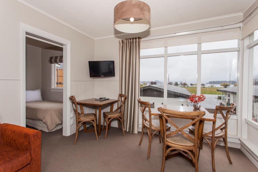 Three-Bedroom Apartment with Lake View photo 1