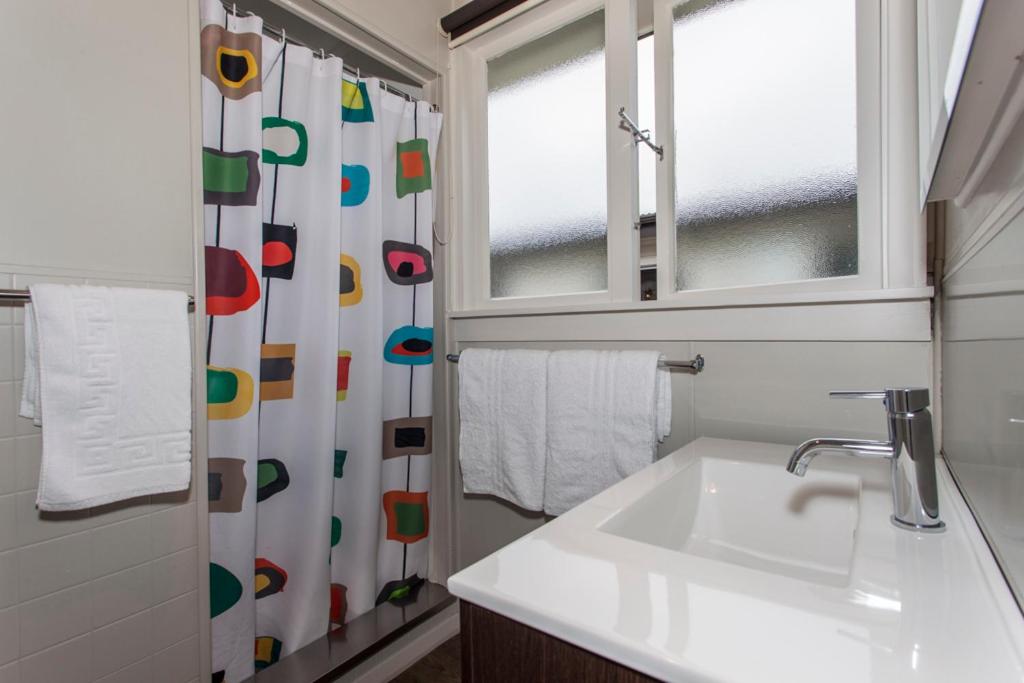 Three-Bedroom Apartment with Lake View photo 3