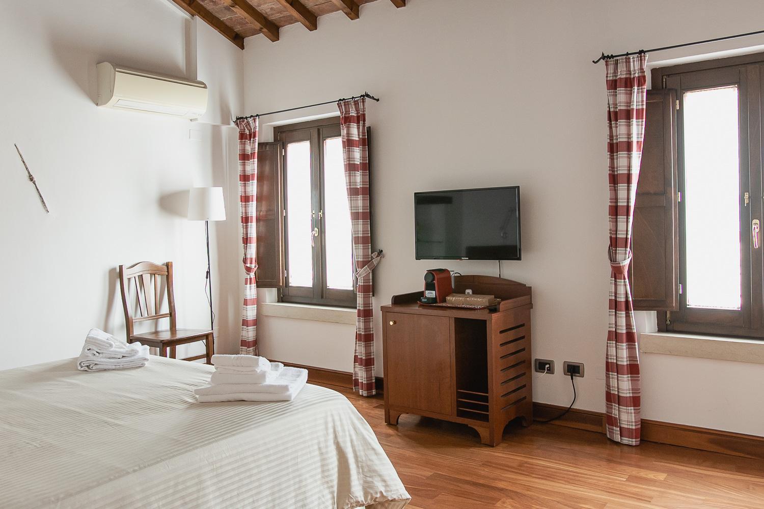 Double Room with Private Bathroom - Photo 5