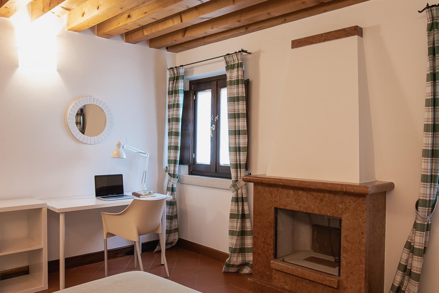 Double Room with Private Bathroom - Photo 15