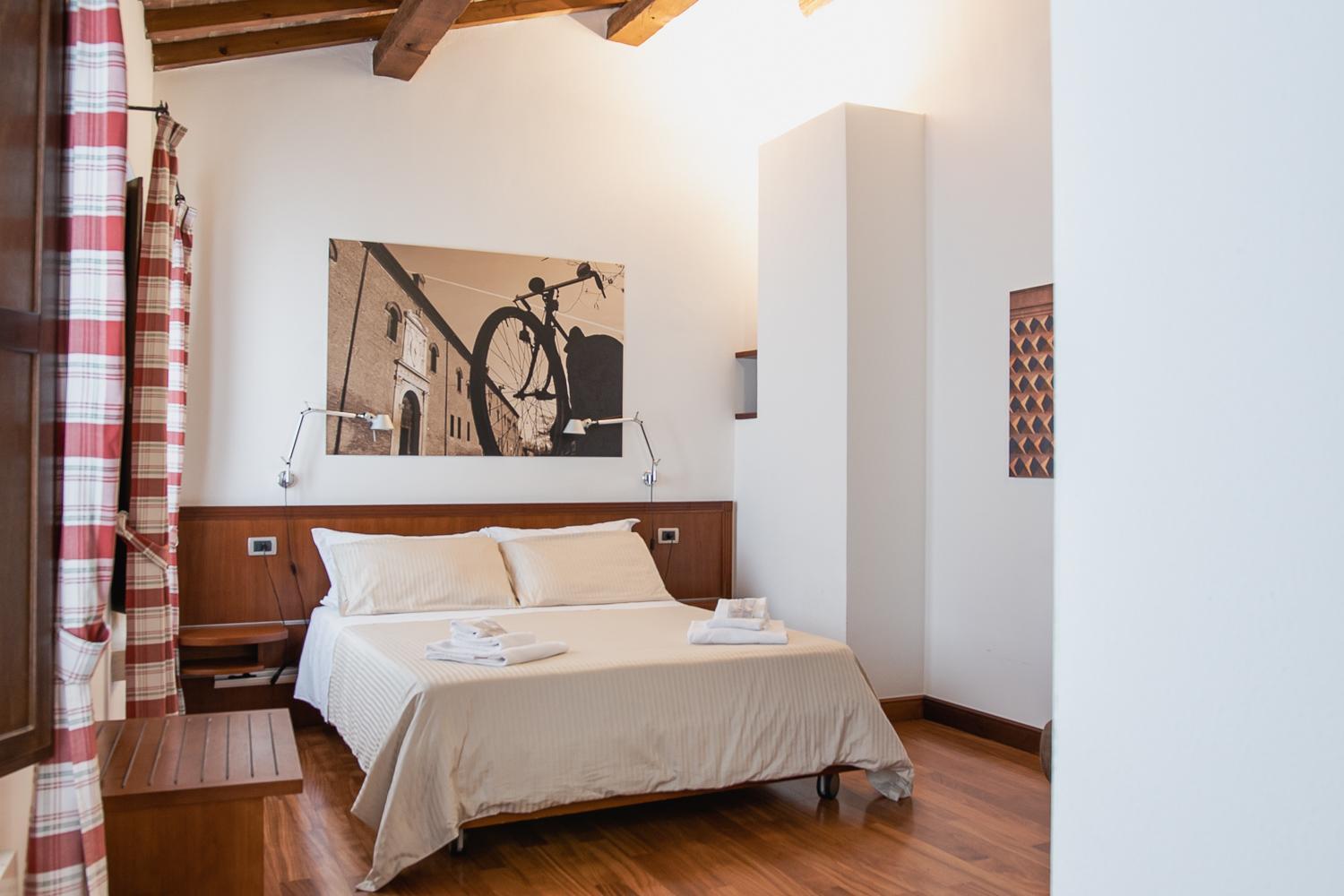 Double Room with Private Bathroom - Photo 21